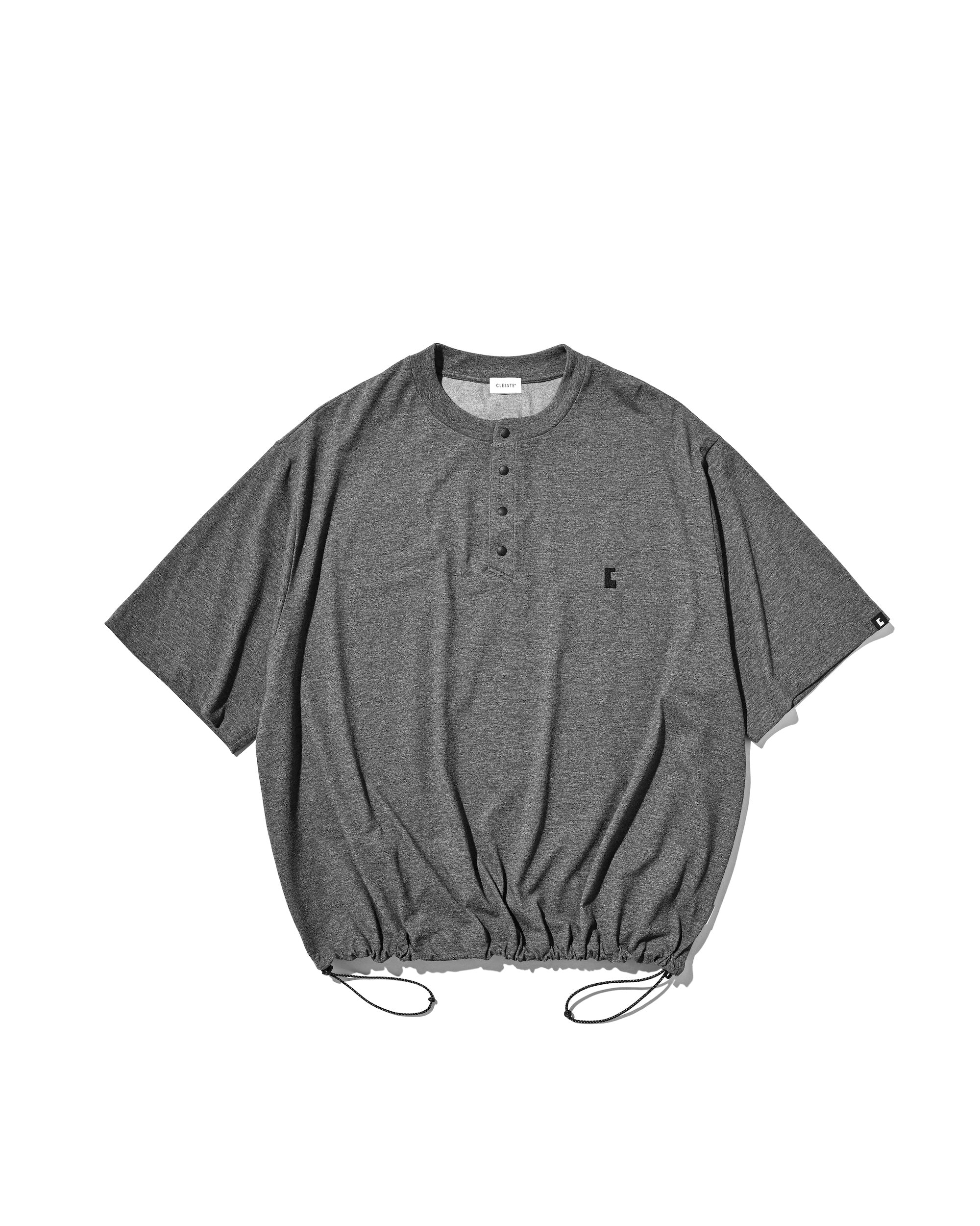【8.26 WED 20:00- IN STOCK】“C” TECH HENLEY NECK S/S T-SHIRT WITH DRAWSTRINGS (CHARCOAL)