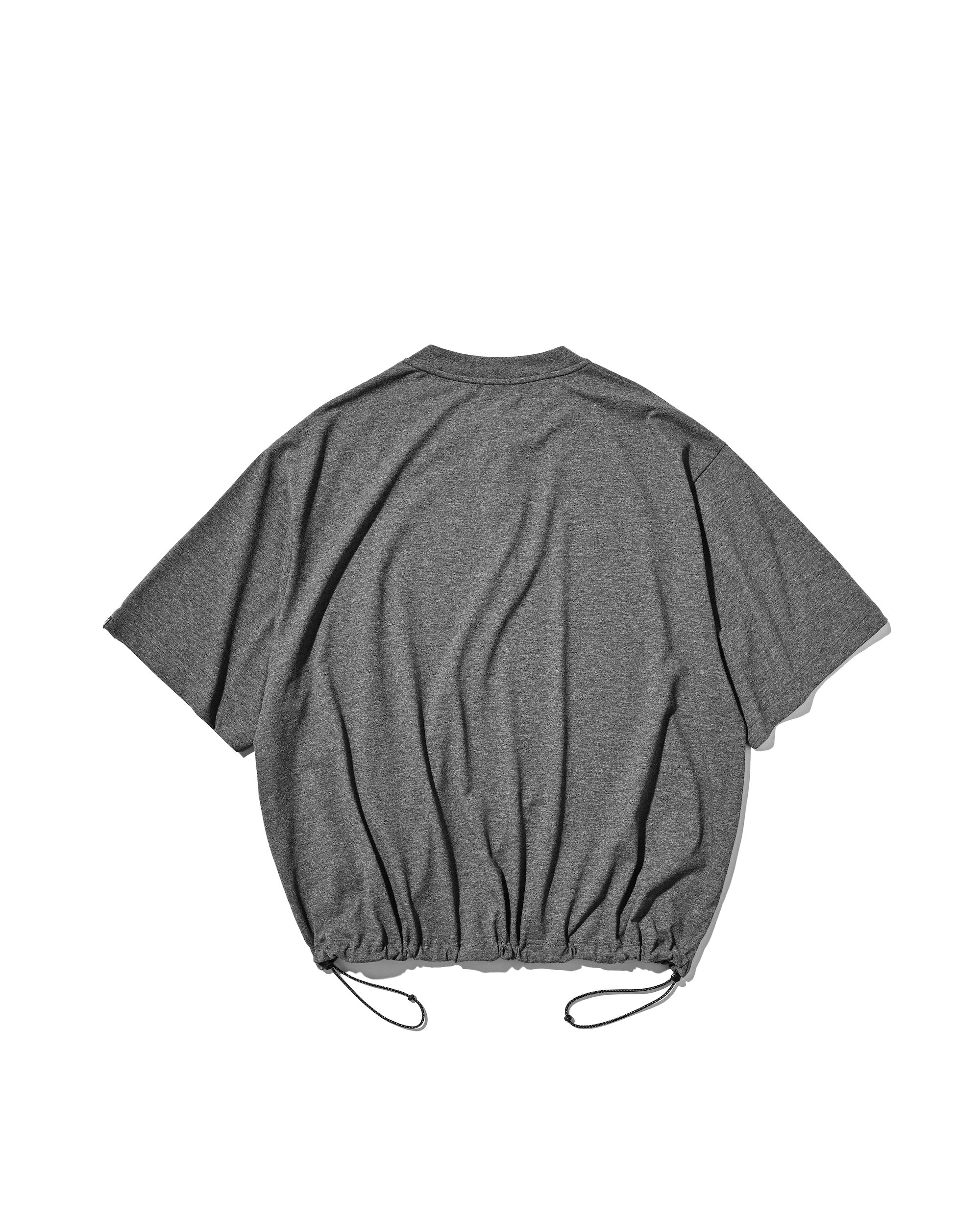 【8.26 WED 20:00- IN STOCK】“C” TECH HENLEY NECK S/S T-SHIRT WITH DRAWSTRINGS (CHARCOAL)