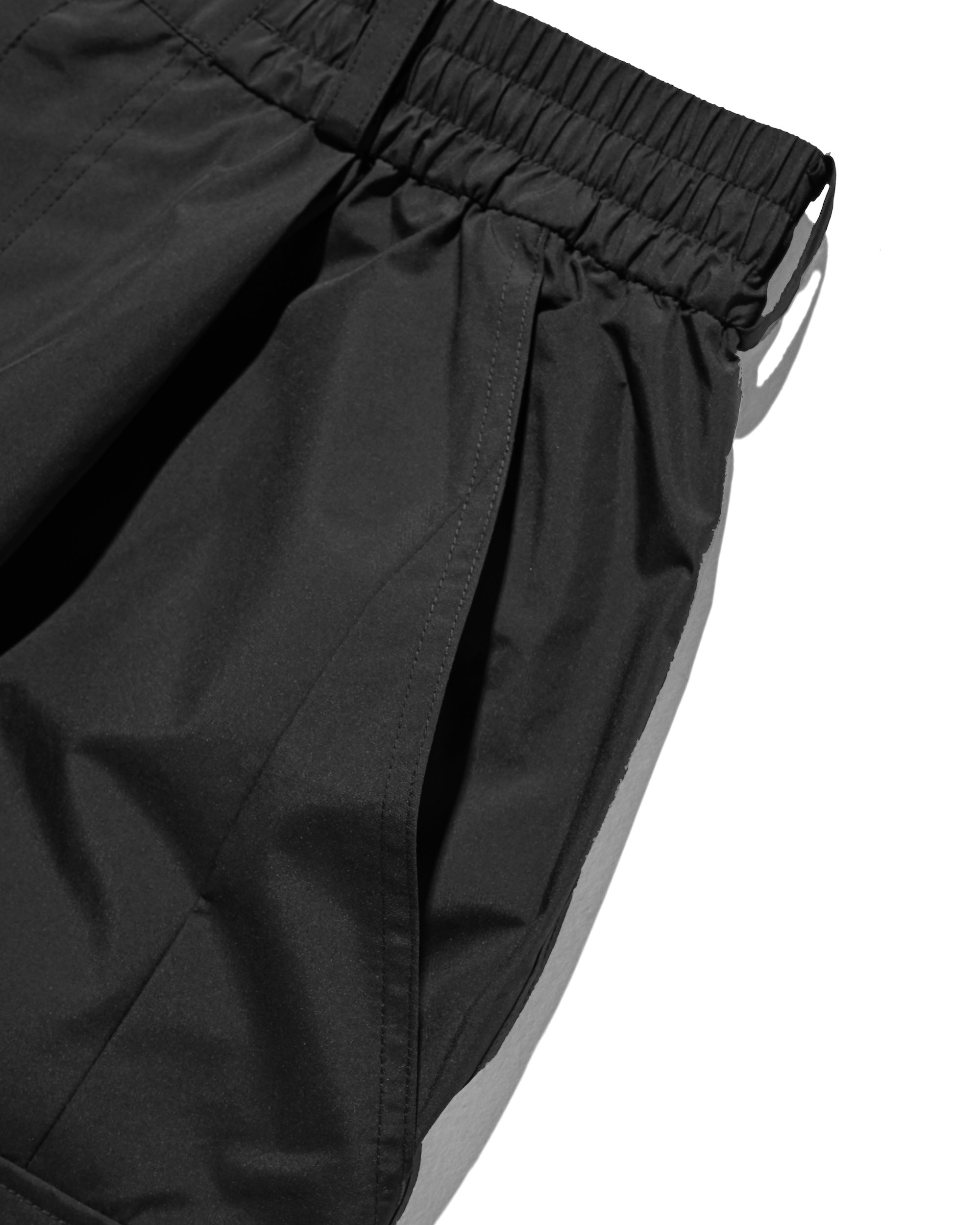 +phenix WINDSTOPPER® by GORE-TEX LABS CITY MEGA POCKET BALLOON CARGO PANTS (BLACK)