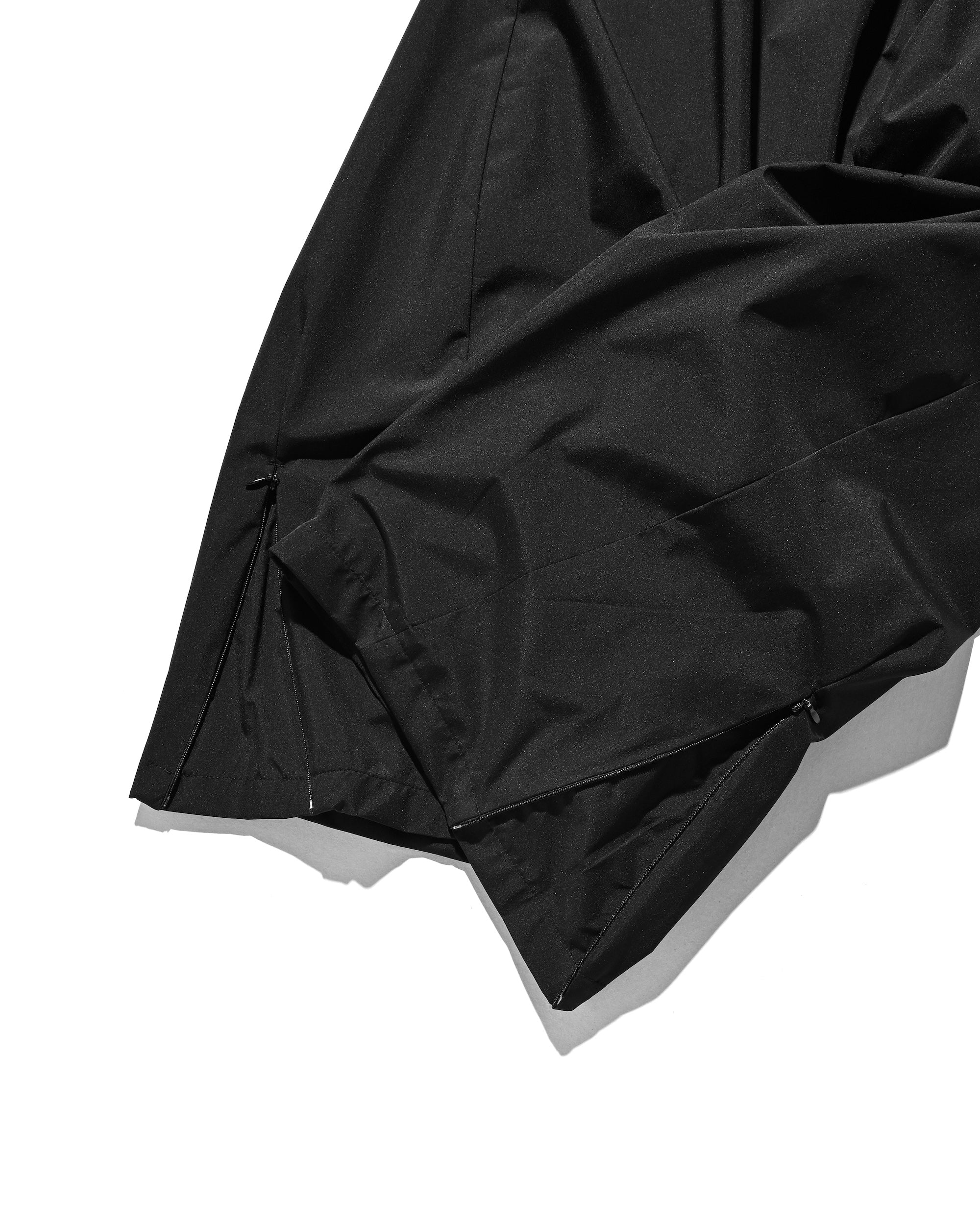 【6.20 SAT 20:00- IN STOCK】 +phenix WINDSTOPPER® by GORE-TEX LABS CITY BARREL LEG PANTS (BLACK×WHITE)