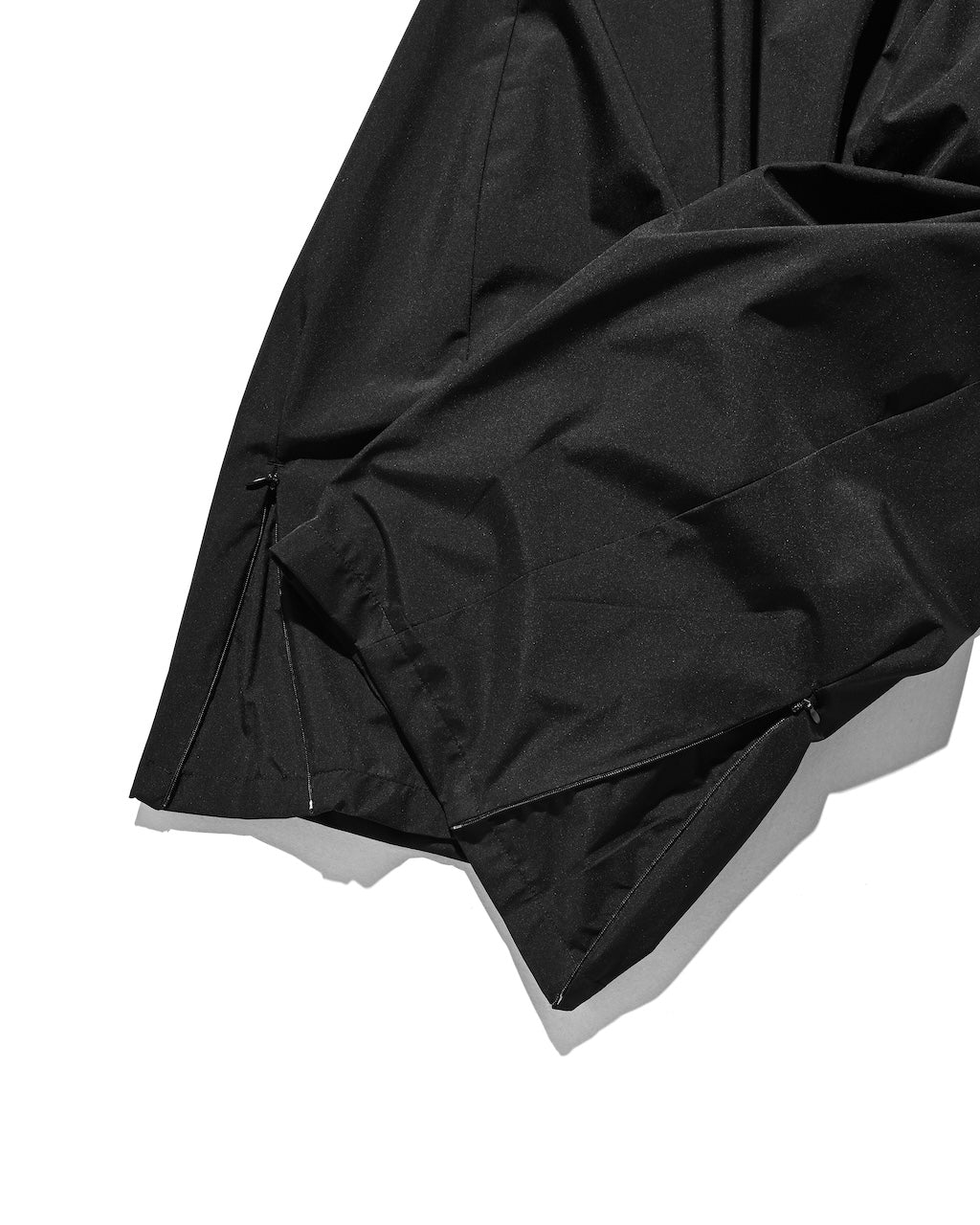【9.2 WED 20:00- IN STOCK】+phenix WINDSTOPPER® by GORE-TEX LABS TWILL CITY BARREL LEG PANTS (BLACK×WHITE)