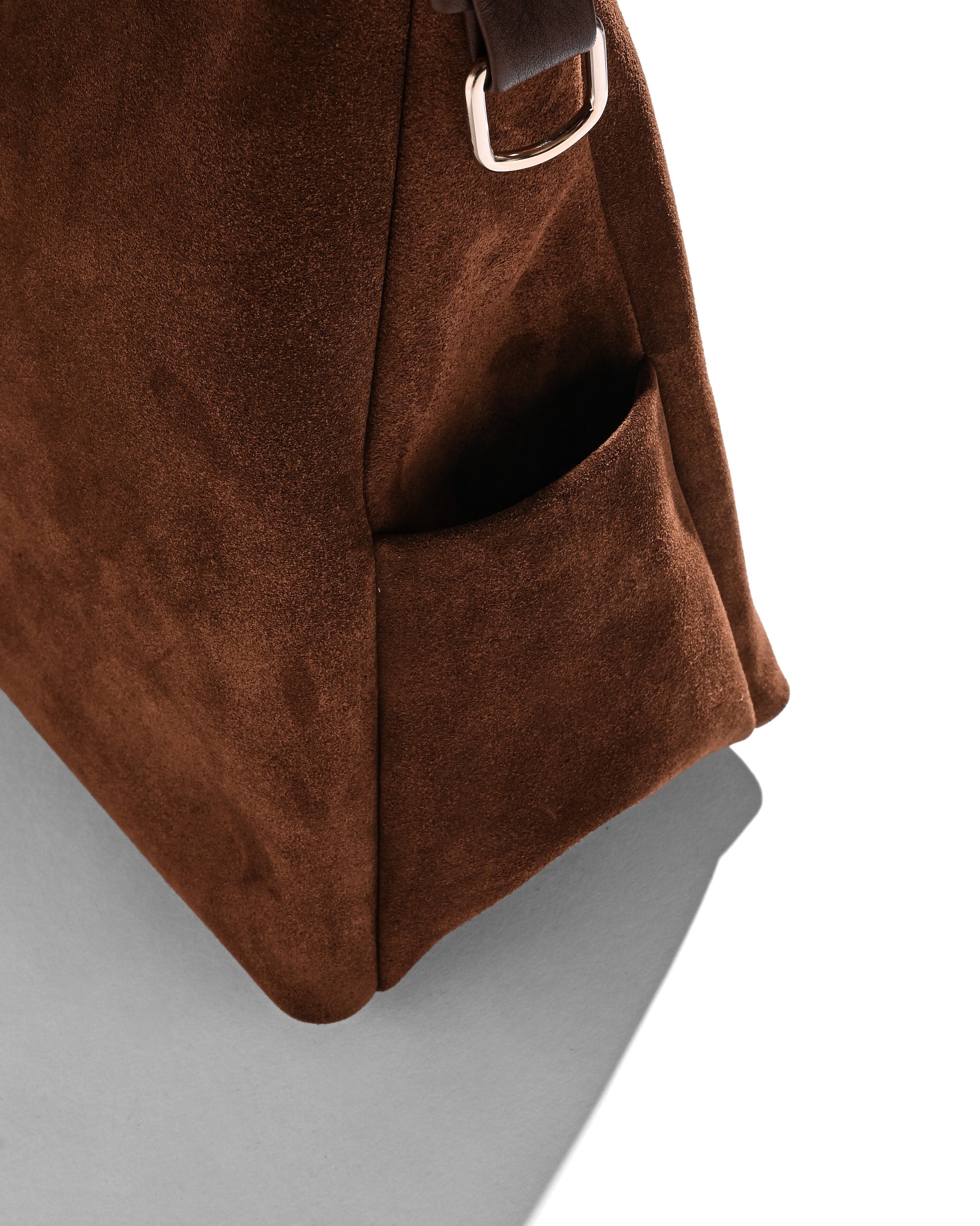 【1.7 WED 20:00- IN STOCK】SUEDE NOMAD BAG (BROWN)