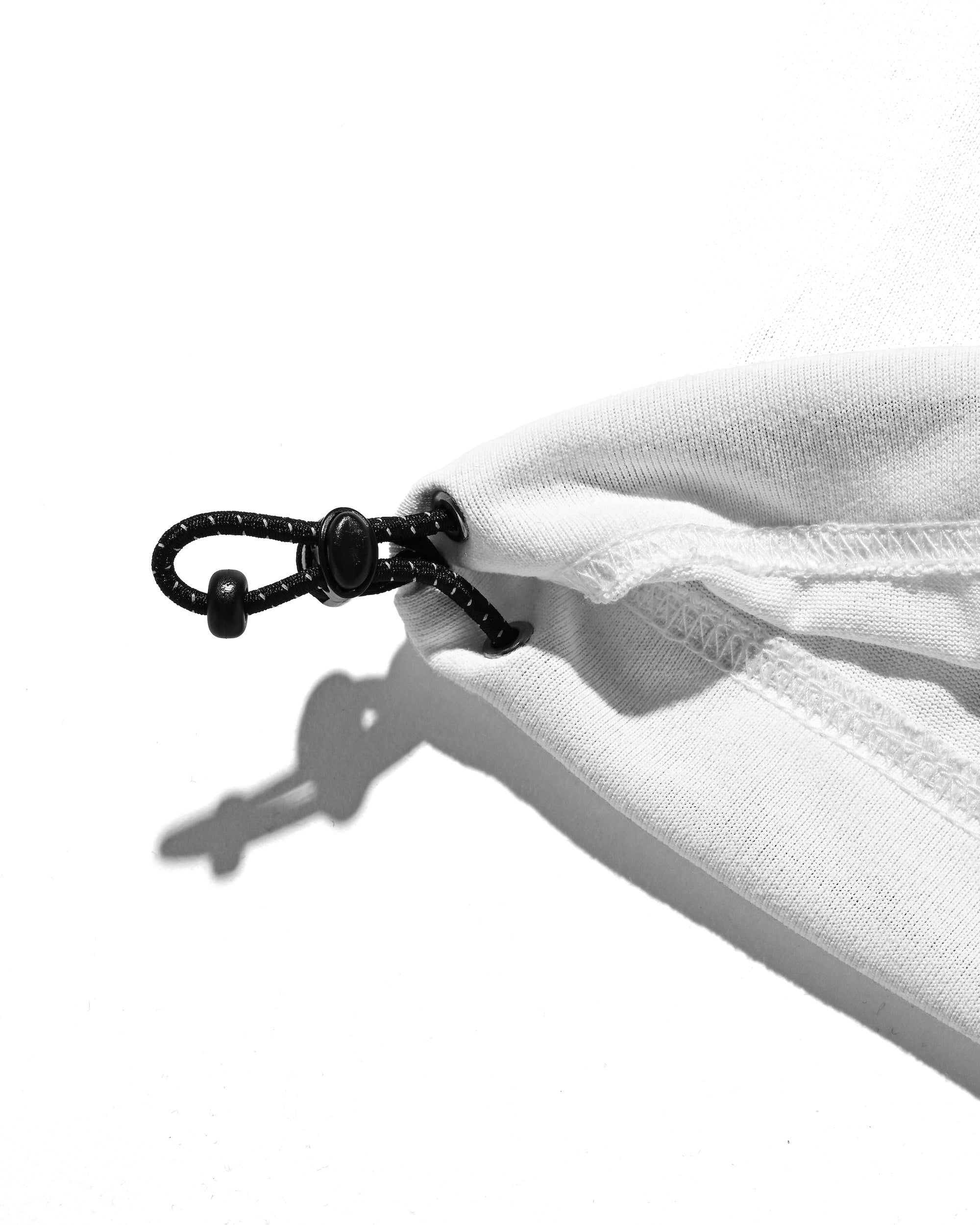 3D POCKET MASSIVE T-SHIRT WITH DRAWSTRINGS (WHITE)