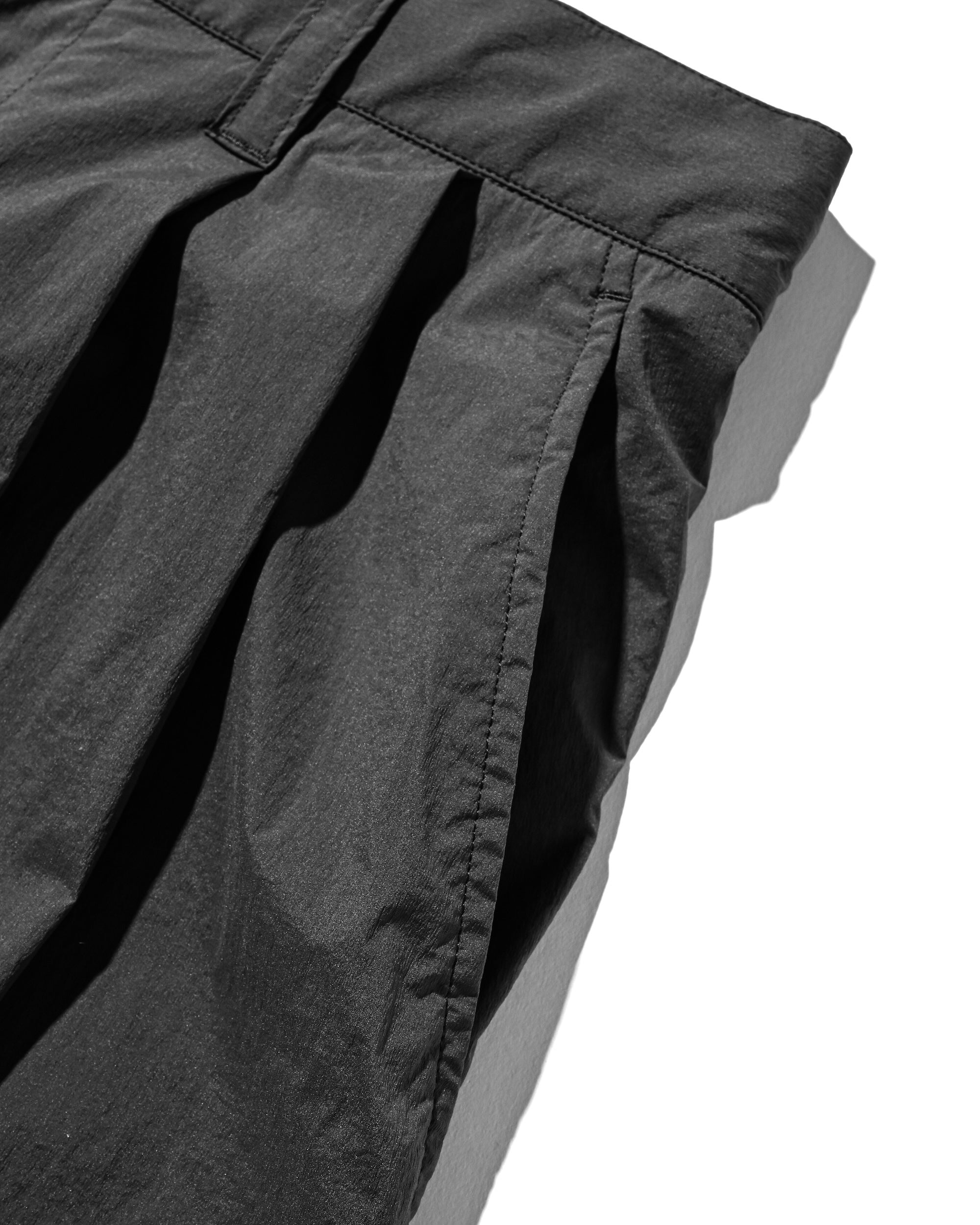 CRISPY NYLON CITY UNIFORM WIDE TAPERED PANTS (CHARCOAL)