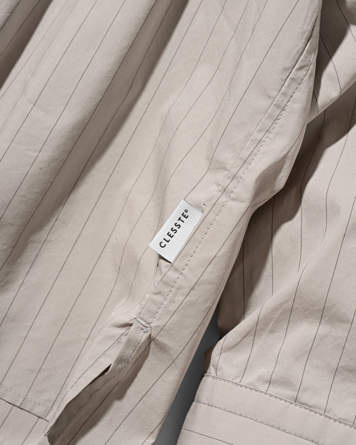 【10.14 WED 20:00- IN STOCK】 STRIPED EVERYDAY BOX FIT L/S SHIRT (GRAY STRIPE)