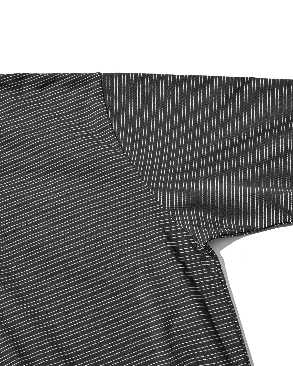 【10.14 WED 20:00- IN STOCK】 MICRO STRIPE HENLEY NECK L/S T-SHIRT WITH DRAWSTRINGS (GRAY)