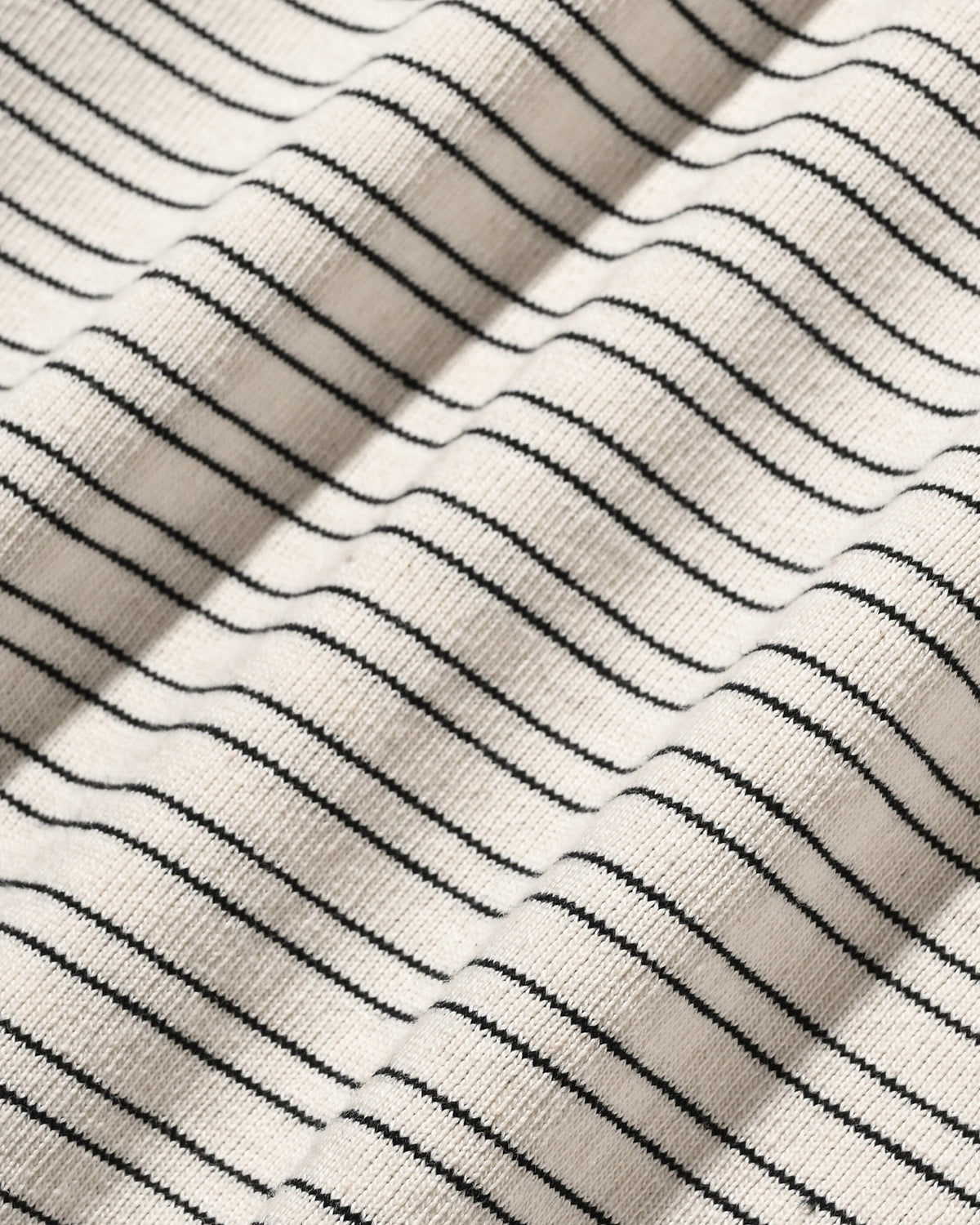 【10.14 WED 20:00- IN STOCK】 MICRO STRIPE HENLEY NECK L/S T-SHIRT WITH DRAWSTRINGS (IVORY)