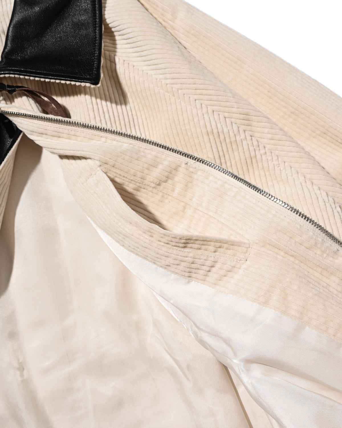 【10.21 WED 20:00- IN STOCK】 LEATHER COLLAR CORDUROY CITY UTILITY BALLOON JACKET (OFF WHITE)
