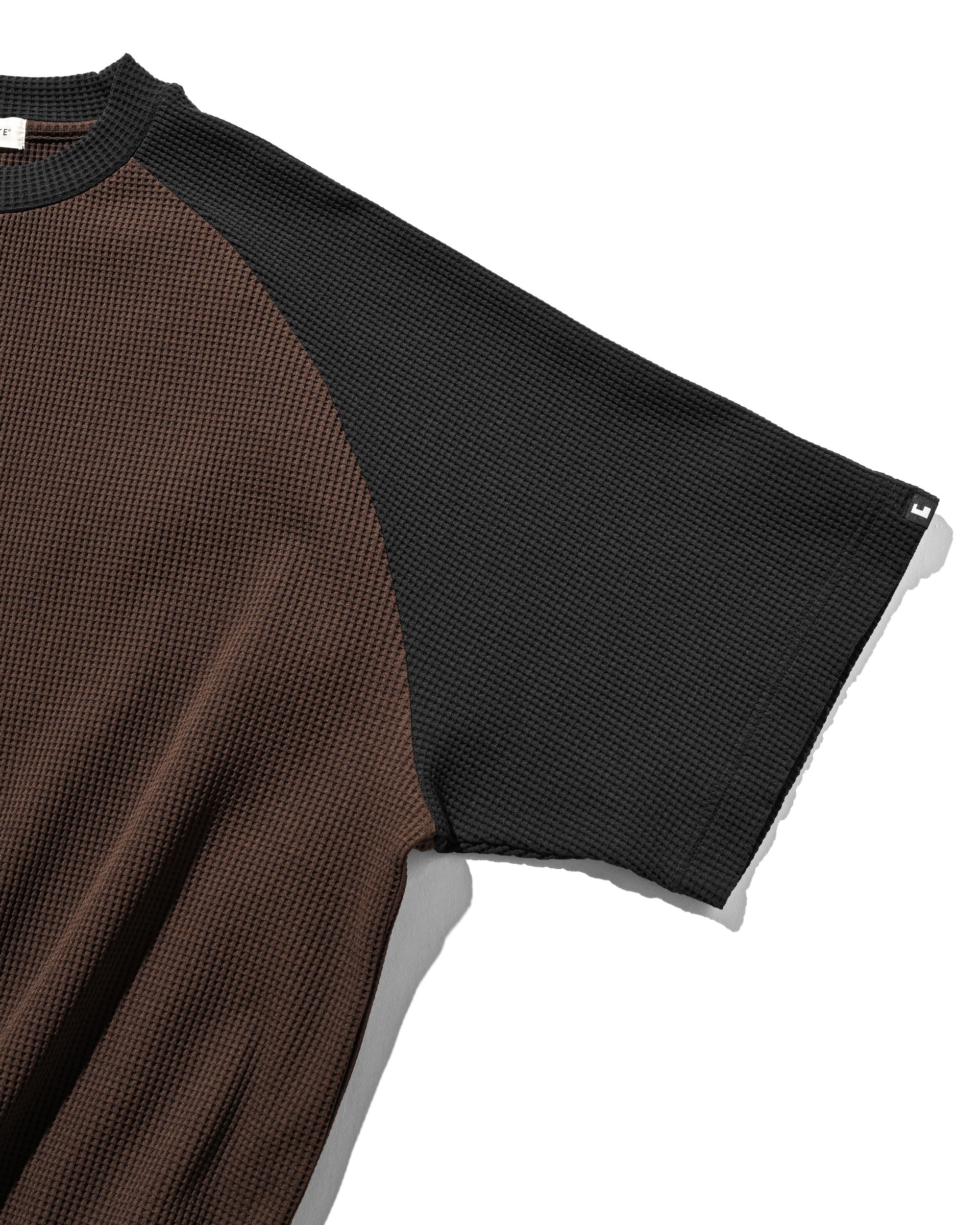 【6.3 WED 20:00- IN STOCK】CITY LIGHT THERMAL RAGLAN S/S T-SHIRT WITH DRAWSTRINGS (BROWN×BLACK)