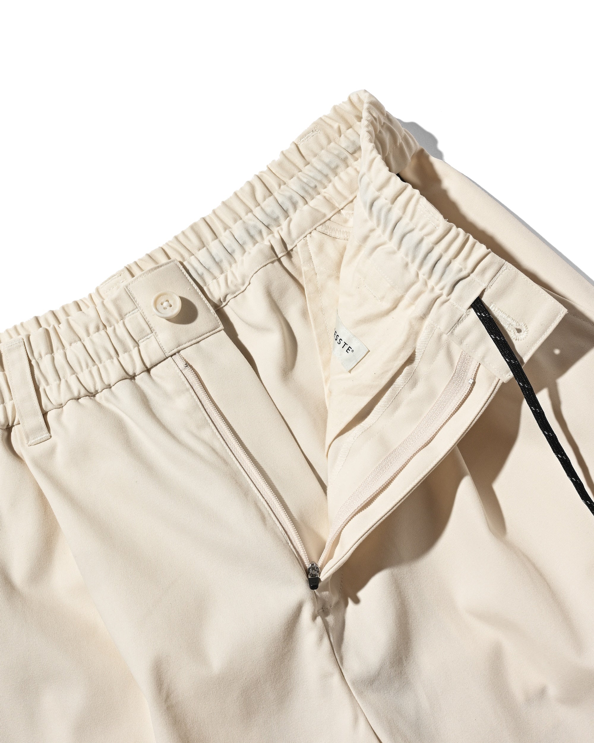 【8.23 SAT 20:00- IN STOCK】FUTURE MASSIVE TWISTED HALF PANTS (IVORY)