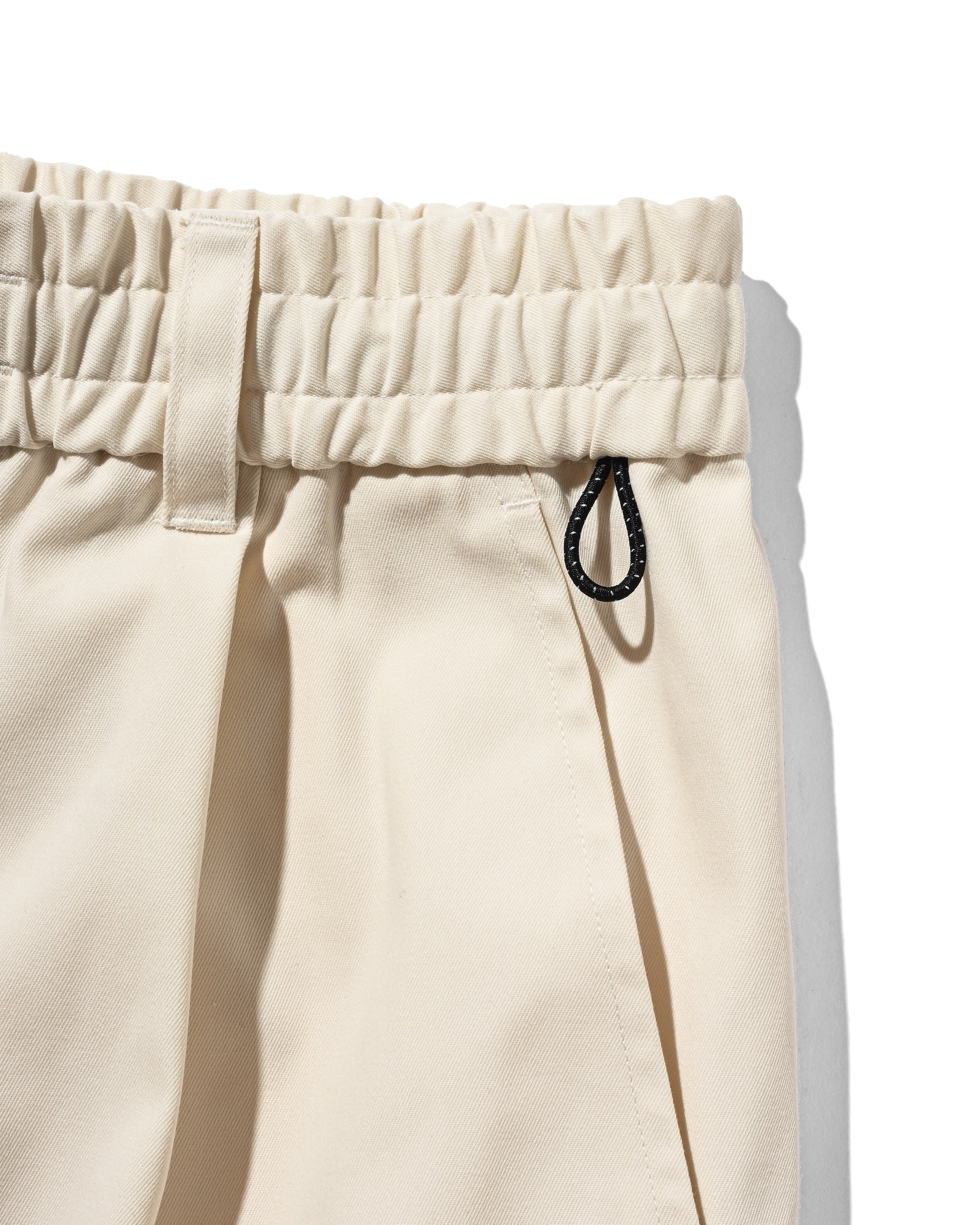【8.23 SAT 20:00- IN STOCK】FUTURE MASSIVE TWISTED HALF PANTS (IVORY)