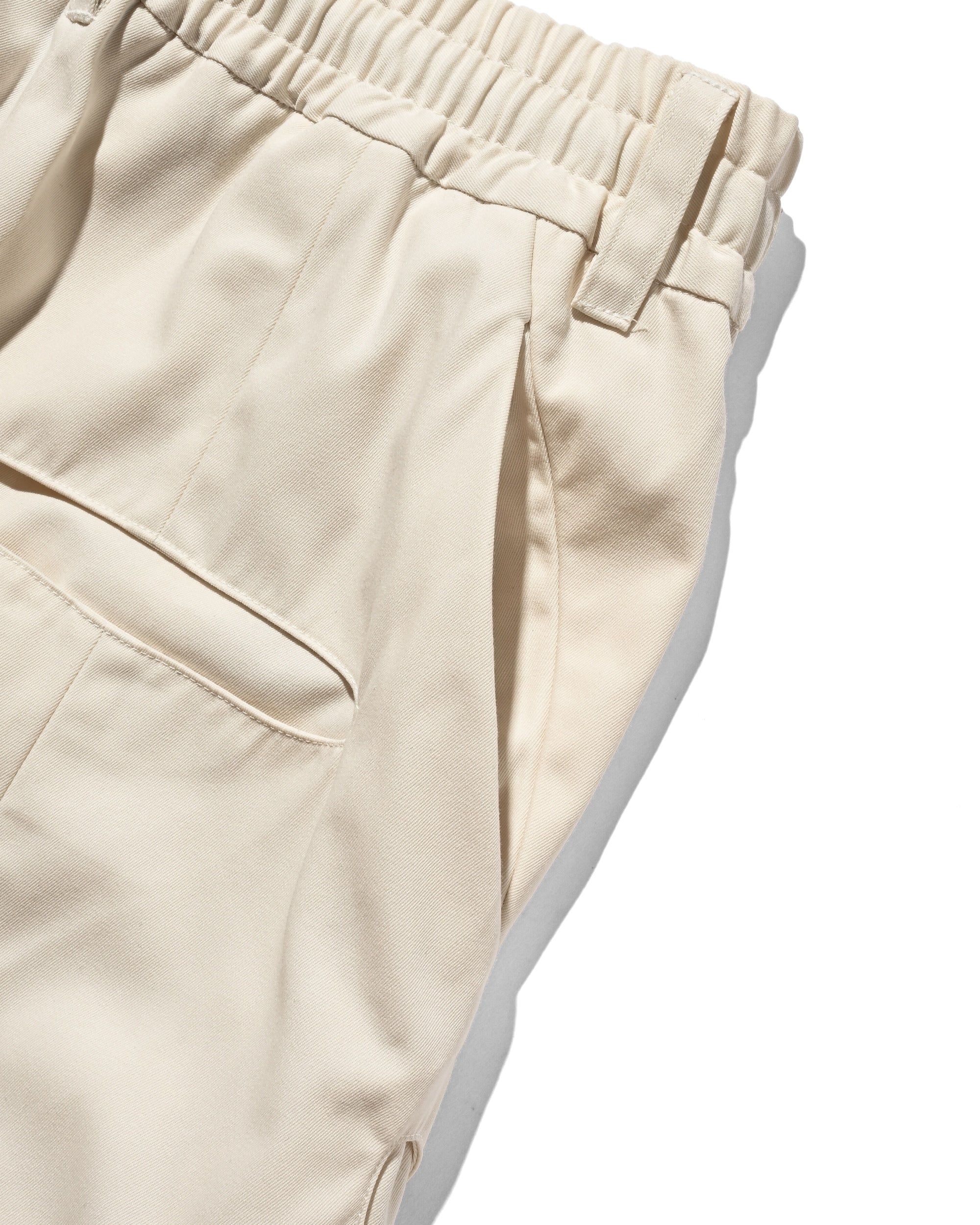【8.23 SAT 20:00- IN STOCK】FUTURE MASSIVE TWISTED HALF PANTS (IVORY)