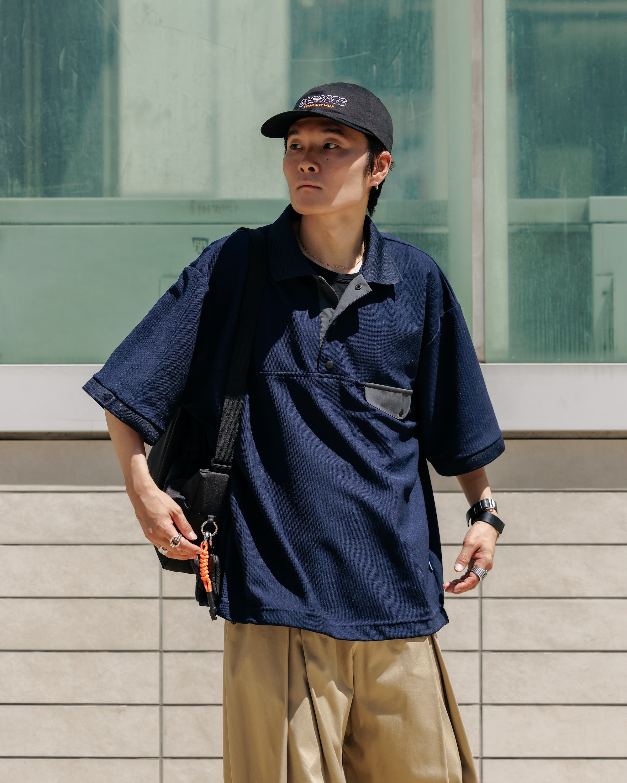 【8.20 WED 20:00- IN STOCK】ACTIVE CITY S/S SNAP POLO SHIRT (NAVY)