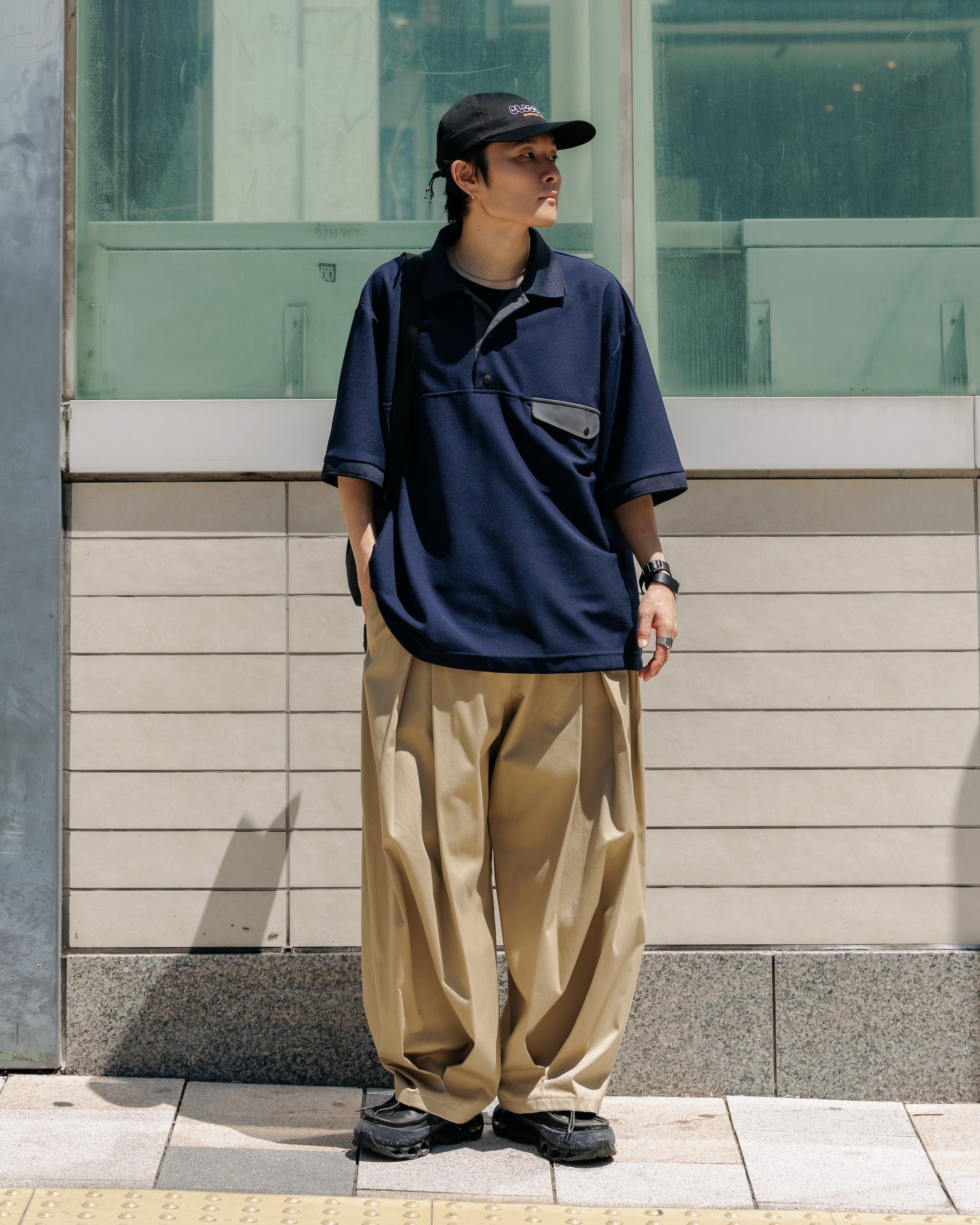 【8.20 WED 20:00- IN STOCK】ACTIVE CITY S/S SNAP POLO SHIRT (NAVY)