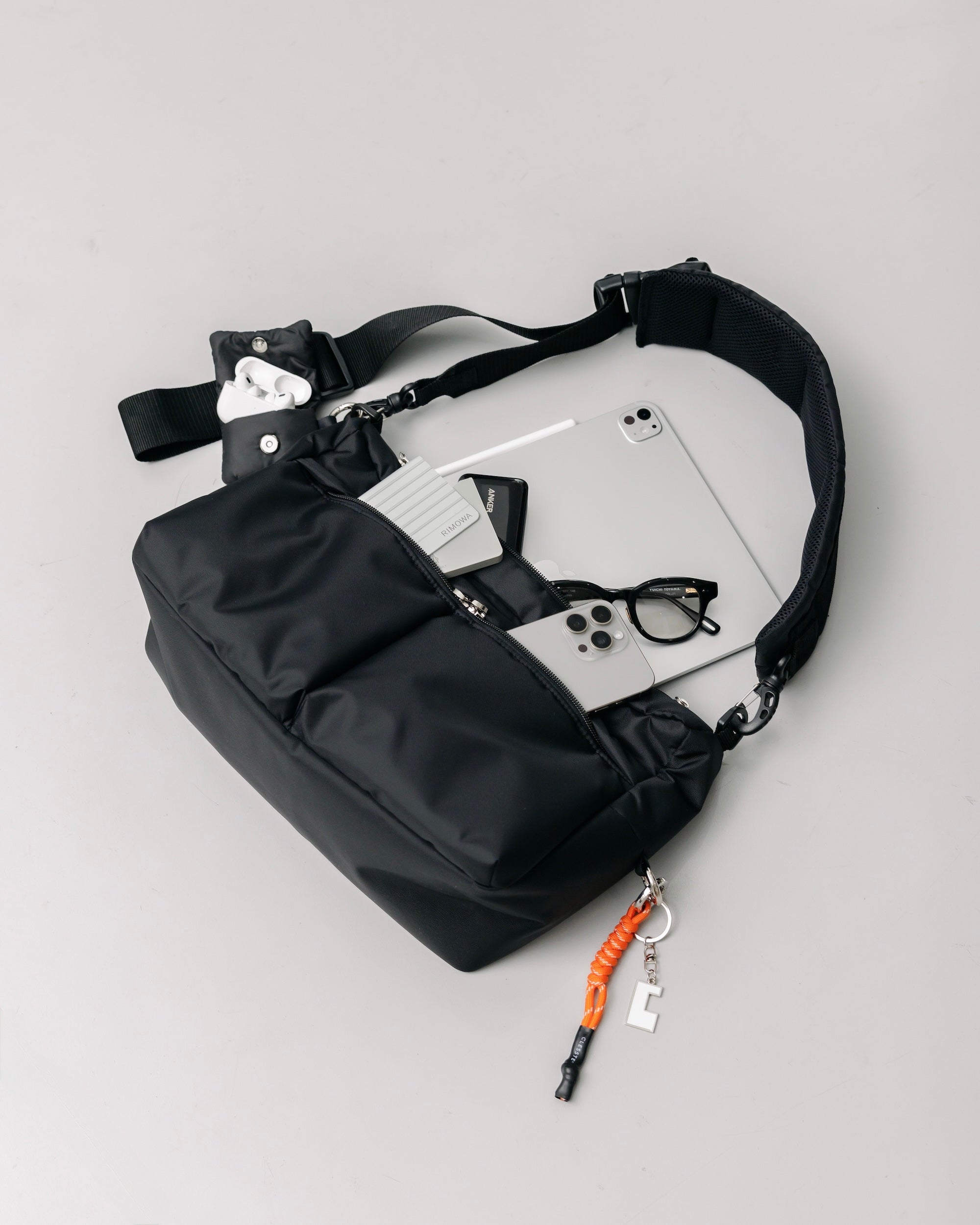 【8.27 WED 20:00- IN STOCK】MULTI POCKET HOLIDAY BAG