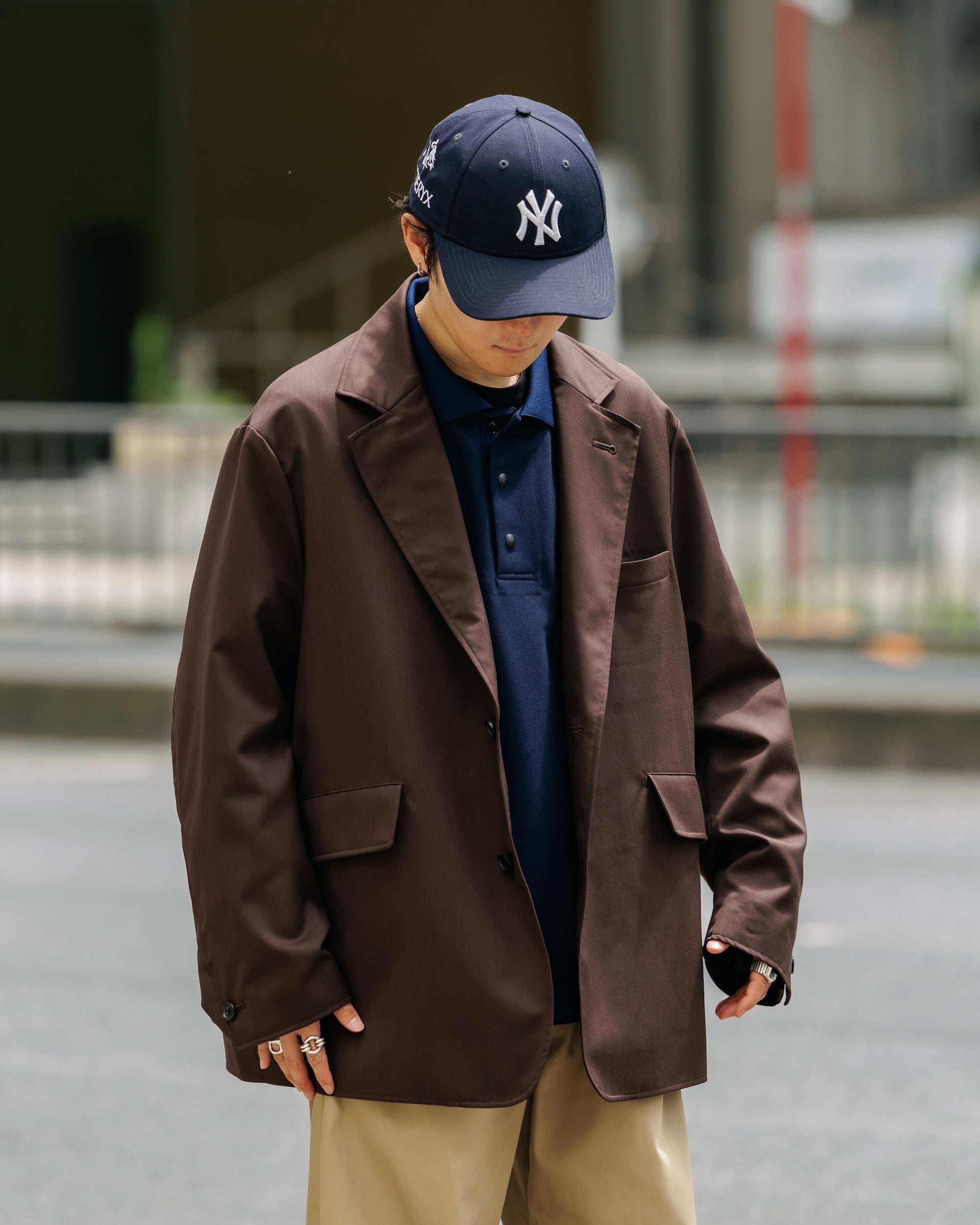 【9.6 SAT 20:00- IN STOCK】WOOL GABARDINE CITY UNIFORM TAILORED JACKET (BROWN)