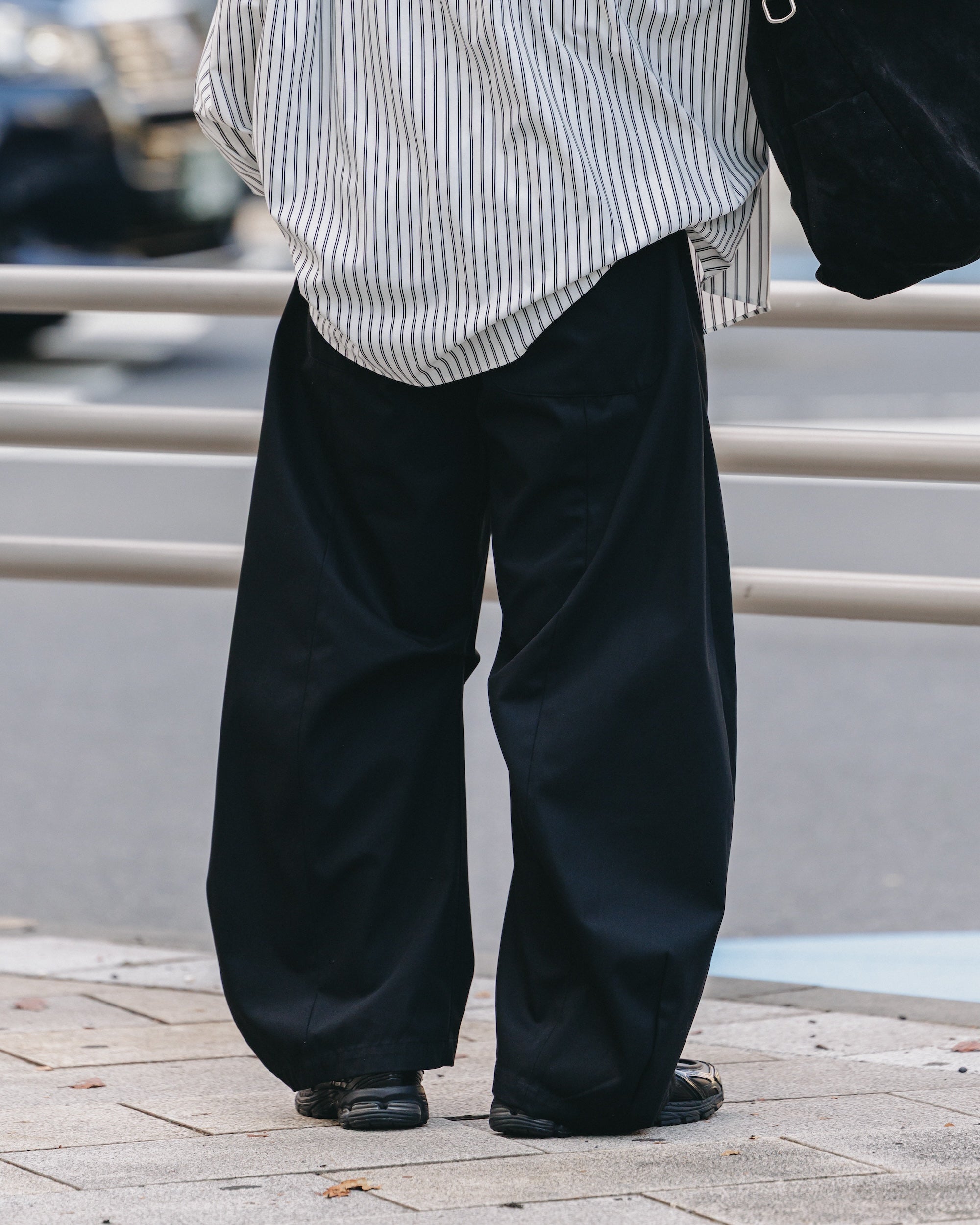 【9.10 WED 20:00- IN STOCK】BARREL LEG EASY PANTS (BLACK)