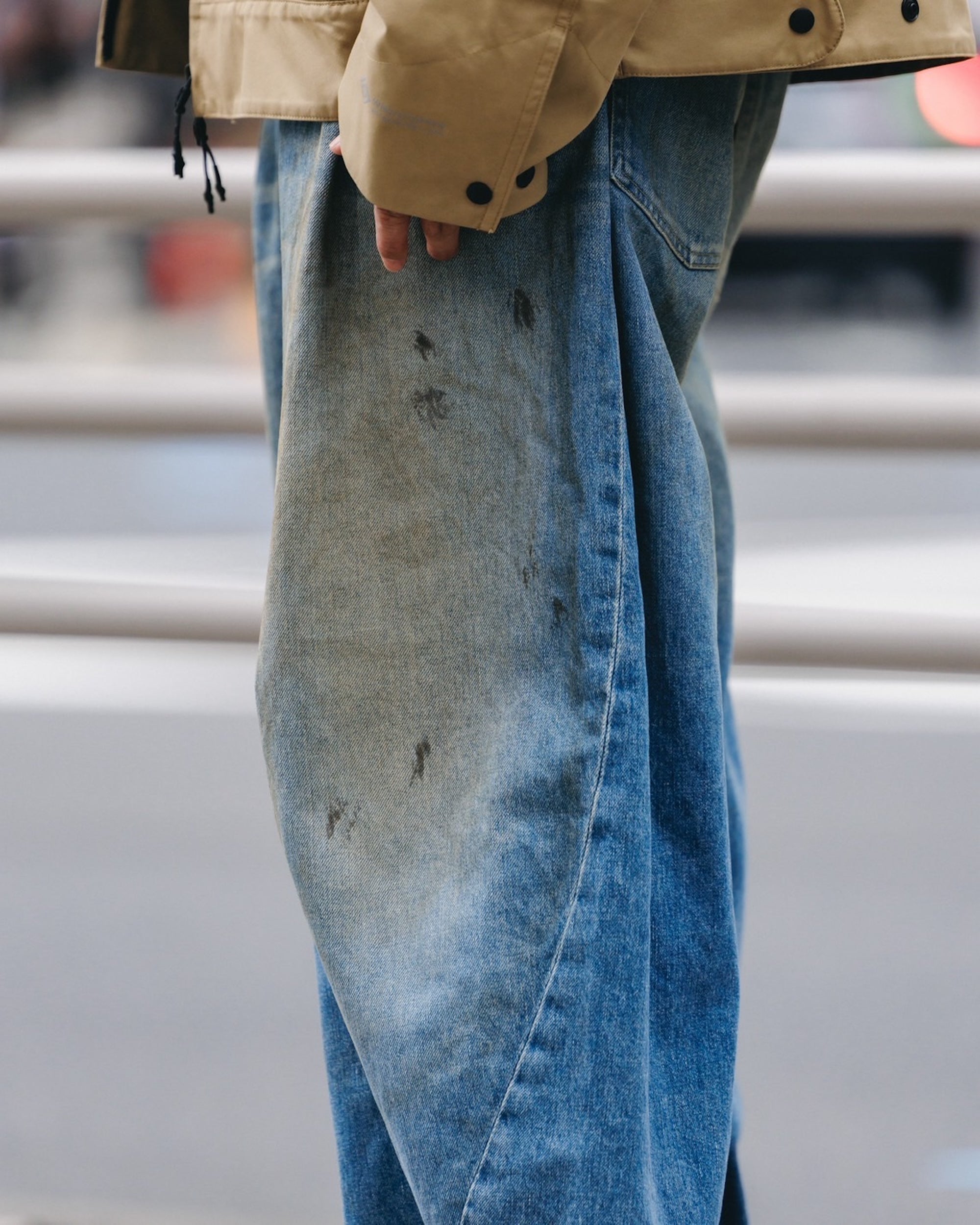【10.1 WED 20:00- IN STOCK】VINTAGE DYED SELVEDGE DENIM BARREL LEG PANTS (VINTAGE LIGHT INDIGO)