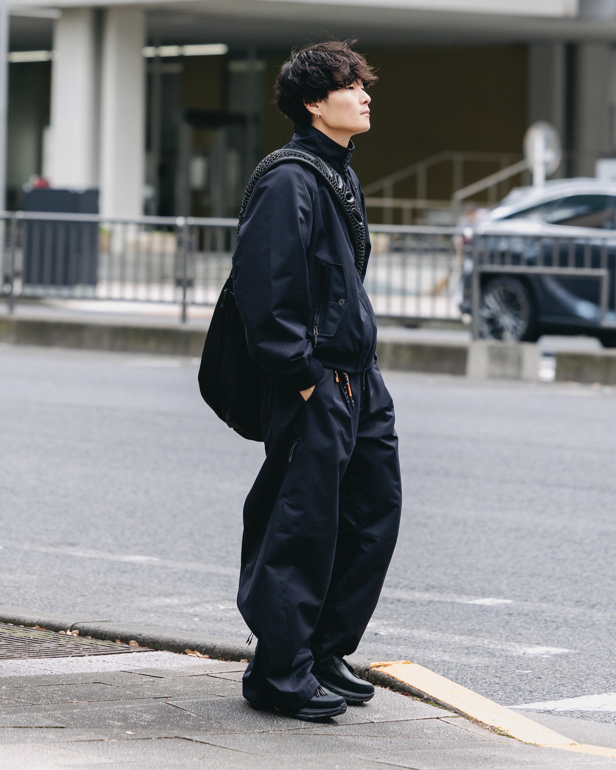 +phenix WINDSTOPPER® by GORE-TEX LABS TWILL CITY BARREL LEG PANTS (BLACK)