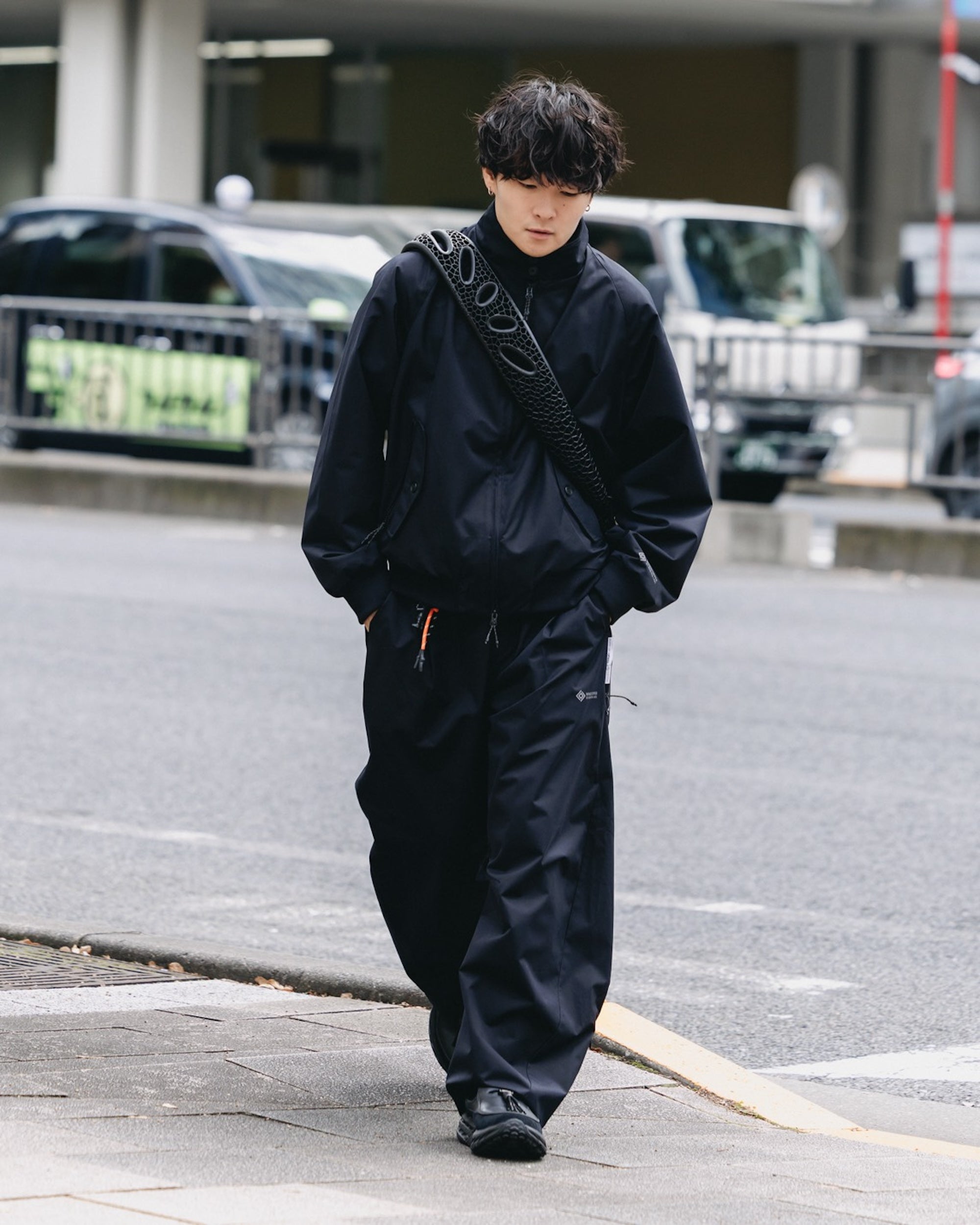 +phenix WINDSTOPPER® by GORE-TEX LABS TWILL CITY HARRINGTON JACKET (BLACK)