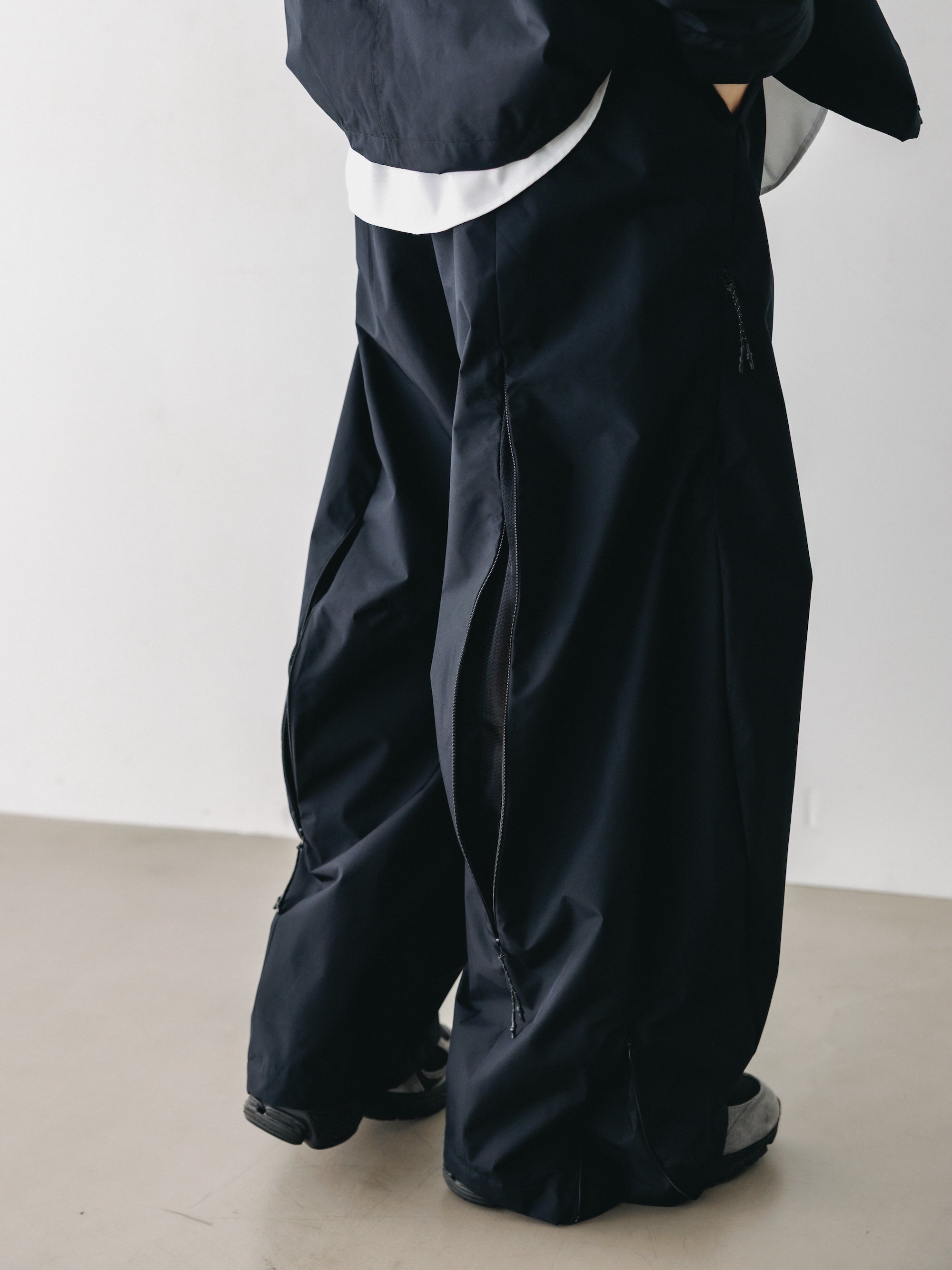 +phenix WINDSTOPPER® by GORE-TEX LABS CITY BARREL LEG PANTS (BLACK)