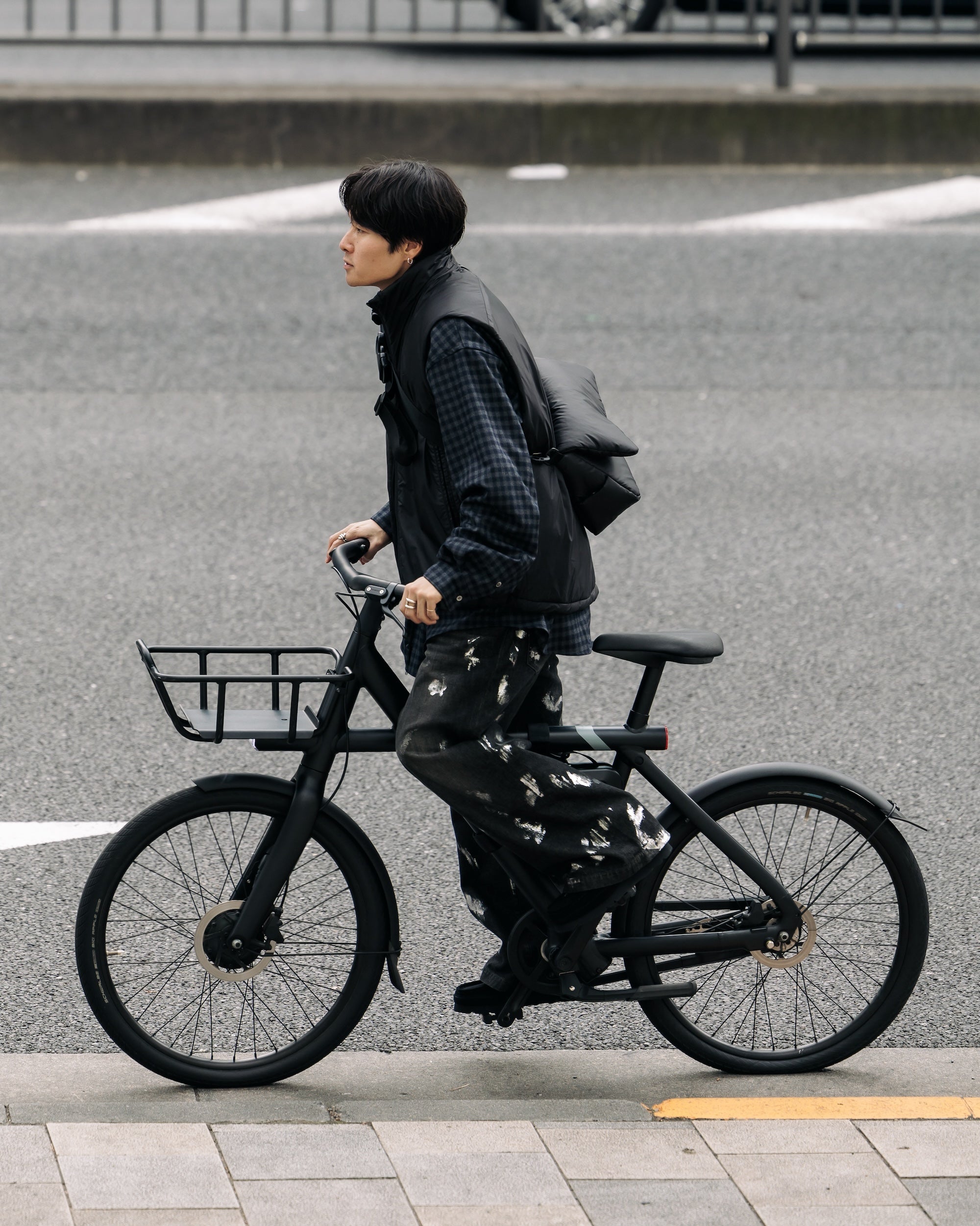 PADDED FLAP HOLIDAY BAG(BLACK)