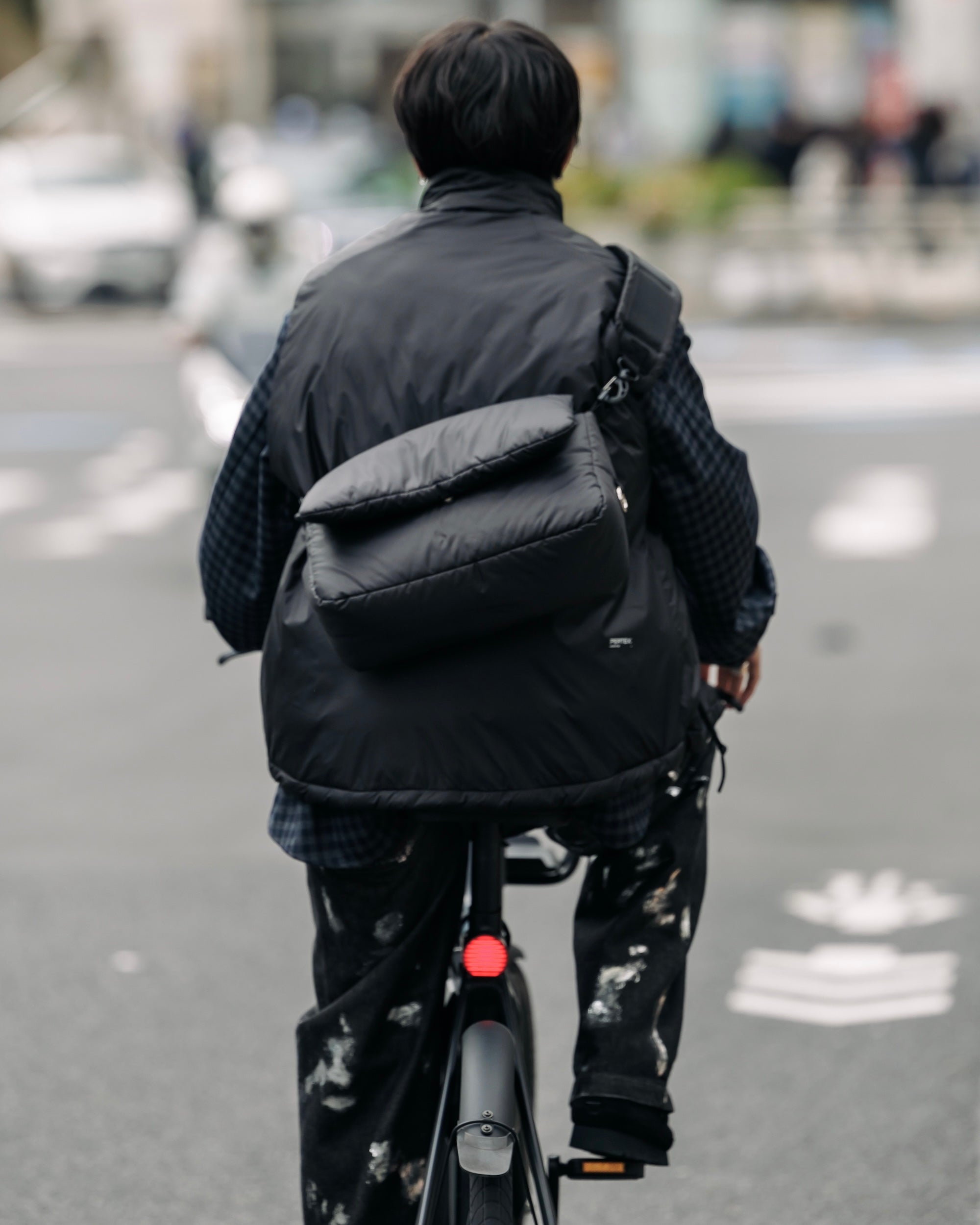 PADDED FLAP HOLIDAY BAG(BLACK)
