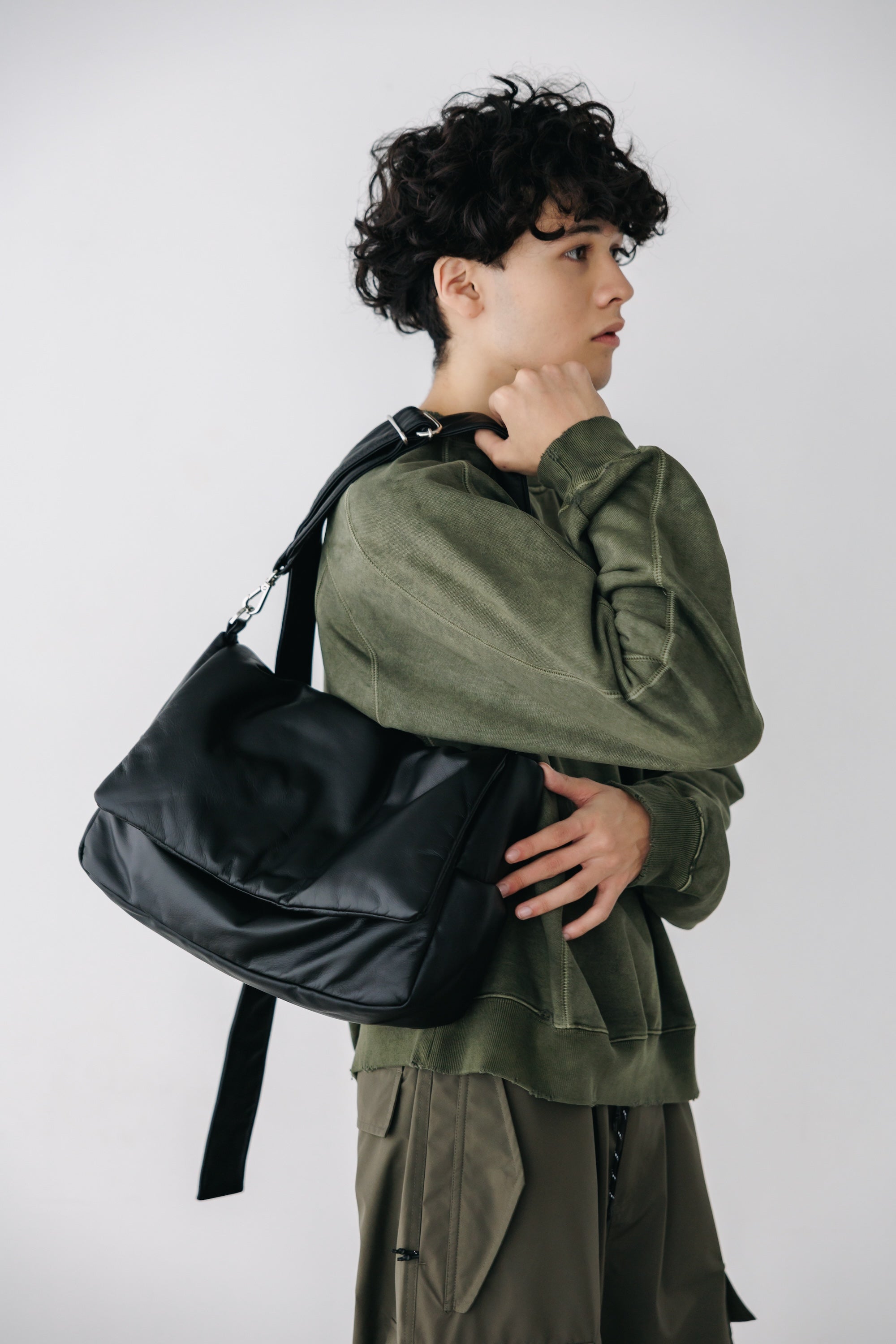 【1.14 WED 20:00- IN STOCK】LEATHER PADDED FLAP HOLIDAY BAG