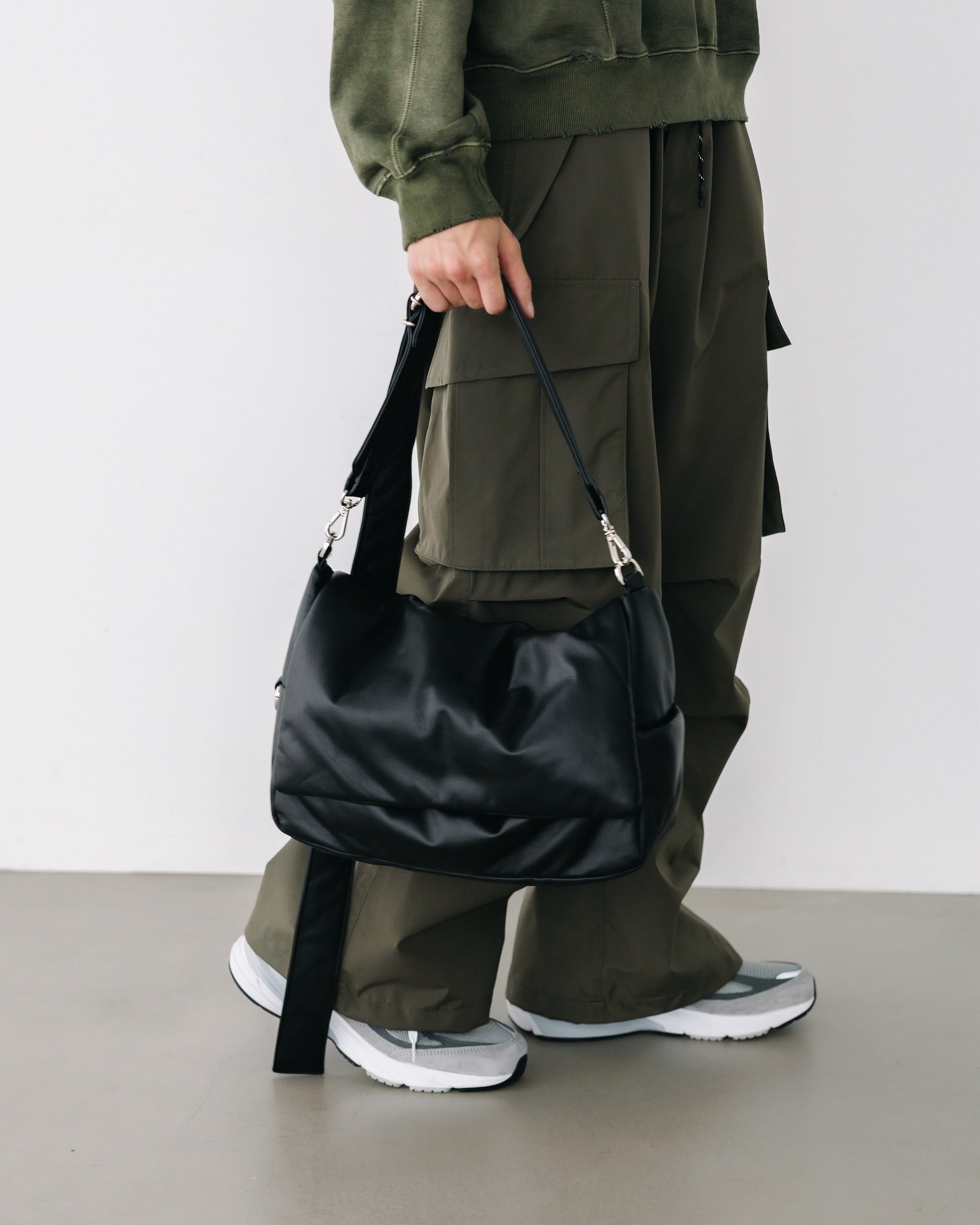 【1.14 WED 20:00- IN STOCK】LEATHER PADDED FLAP HOLIDAY BAG