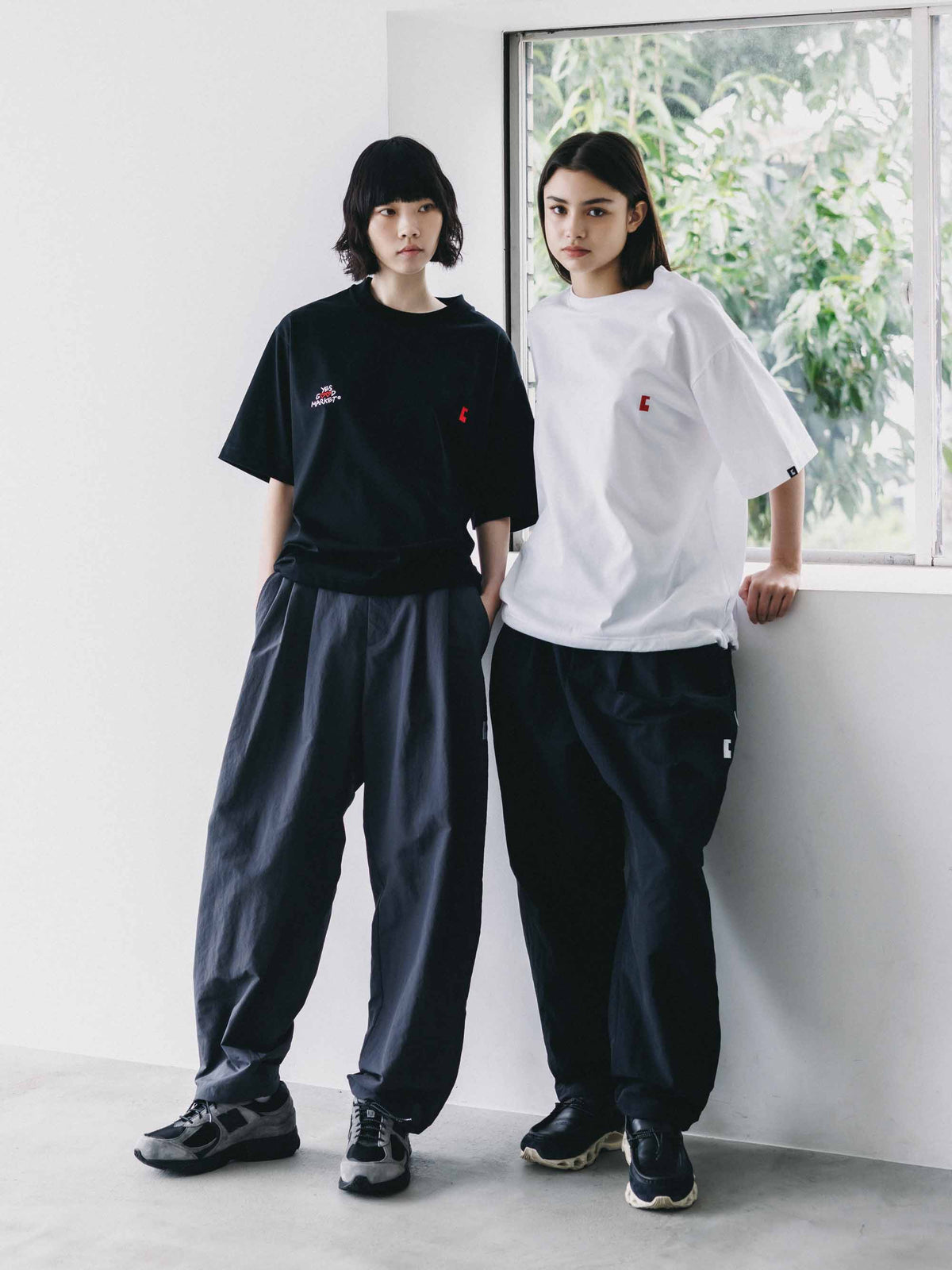 【10.4 SUN 20:00- IN STOCK】【LIMITED】 “YES G♡♡D MARKET" S/S T-SHIRT WITH DRAWSTRINGS (WHITE)