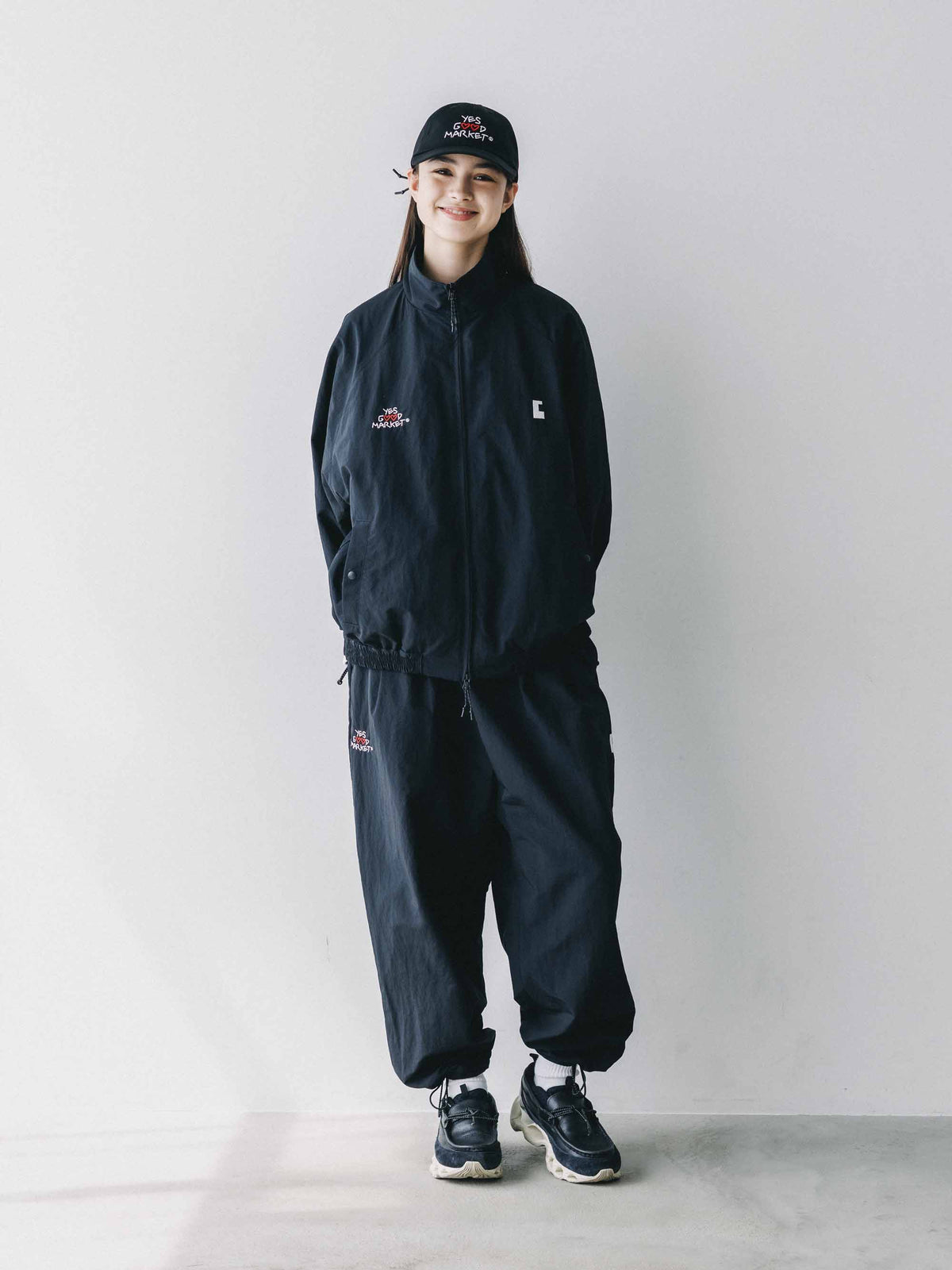 【10.4 SUN 20:00- IN STOCK】【LIMITED】 “YES G♡♡D MARKET" ACTIVE CITY UNIFORM UTILITY JACKET (BLACK)