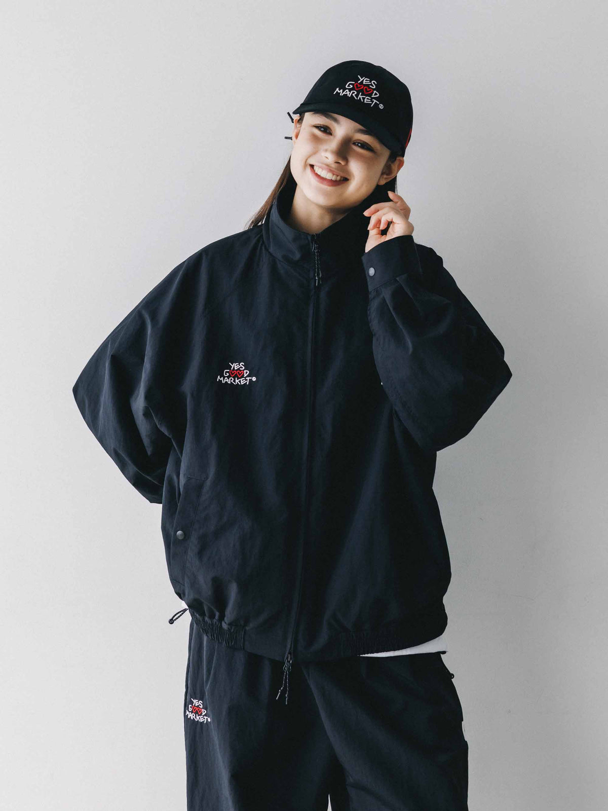 【10.4 SUN 20:00- IN STOCK】【LIMITED】 “YES G♡♡D MARKET" ACTIVE CITY UNIFORM UTILITY JACKET (BLACK)