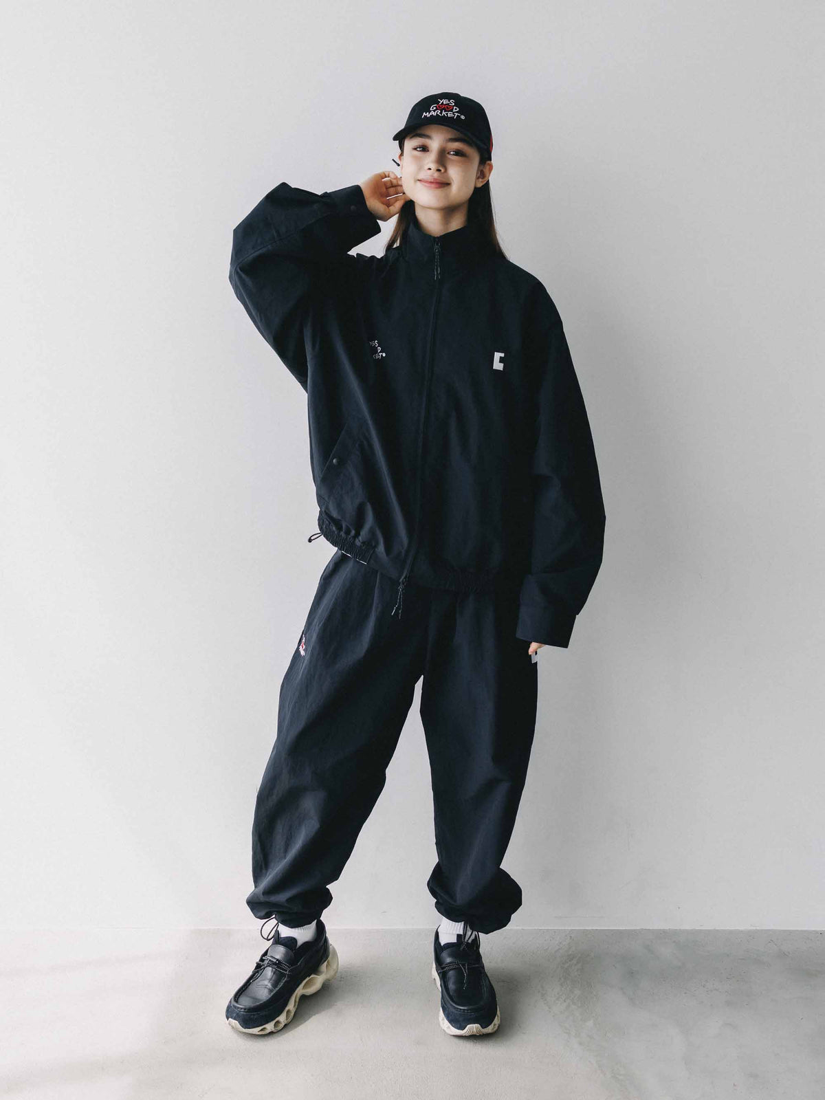 【10.4 SUN 20:00- IN STOCK】【LIMITED】 “YES G♡♡D MARKET" ACTIVE CITY UNIFORM UTILITY JACKET (BLACK)