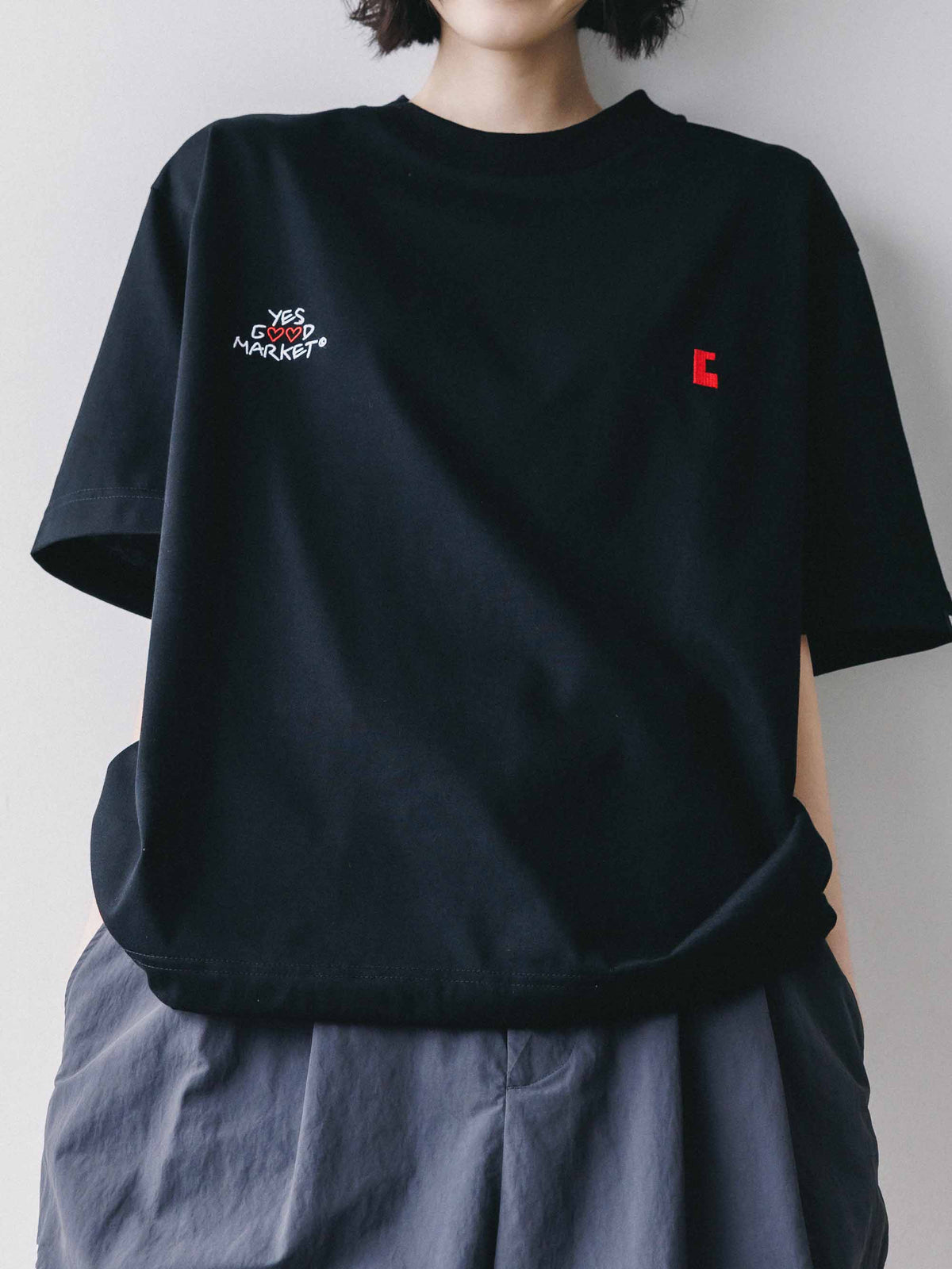【10.4 SUN 20:00- IN STOCK】【LIMITED】 “YES G♡♡D MARKET" S/S T-SHIRT WITH DRAWSTRINGS (BLACK)