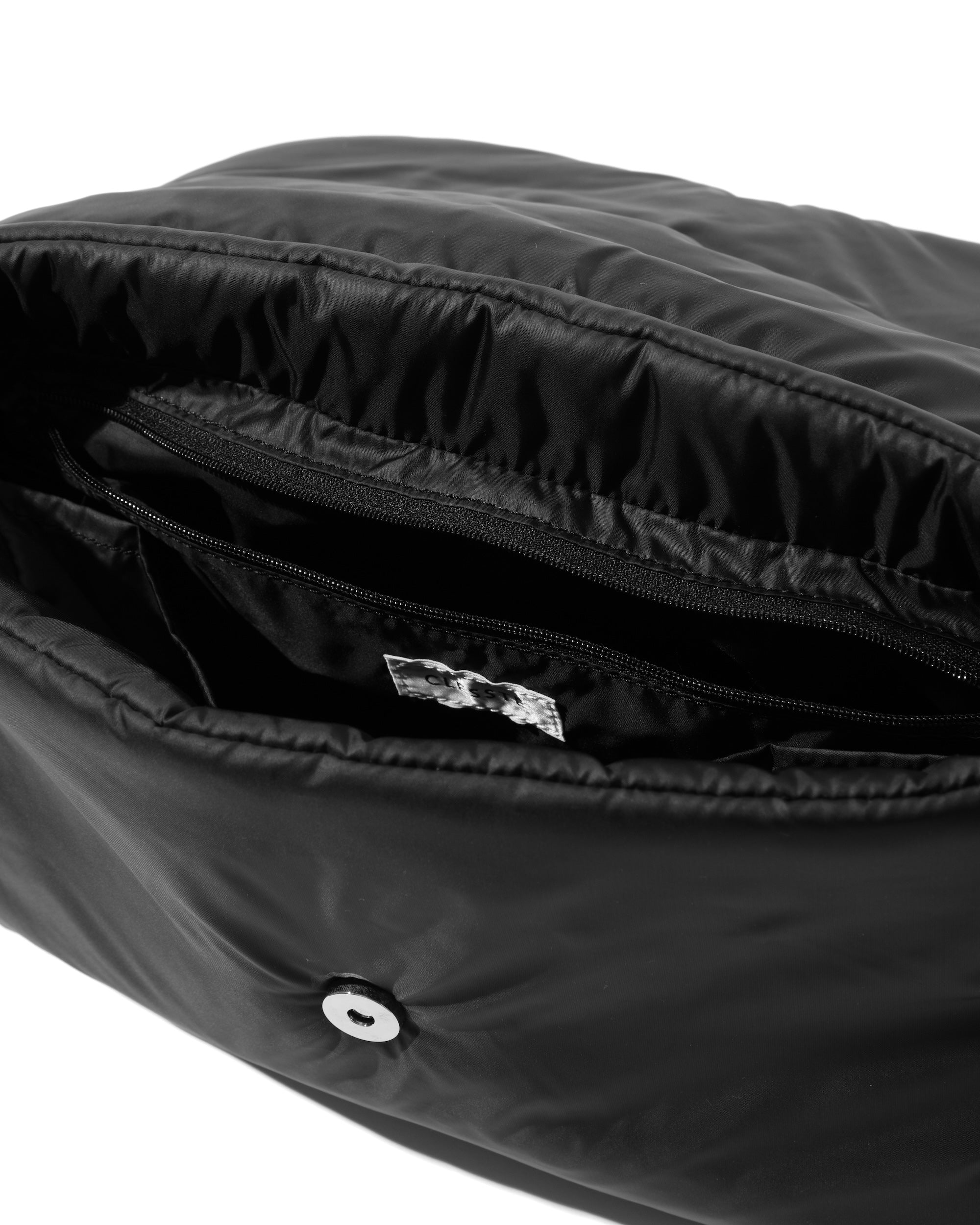 PADDED FLAP HOLIDAY BAG(BLACK)