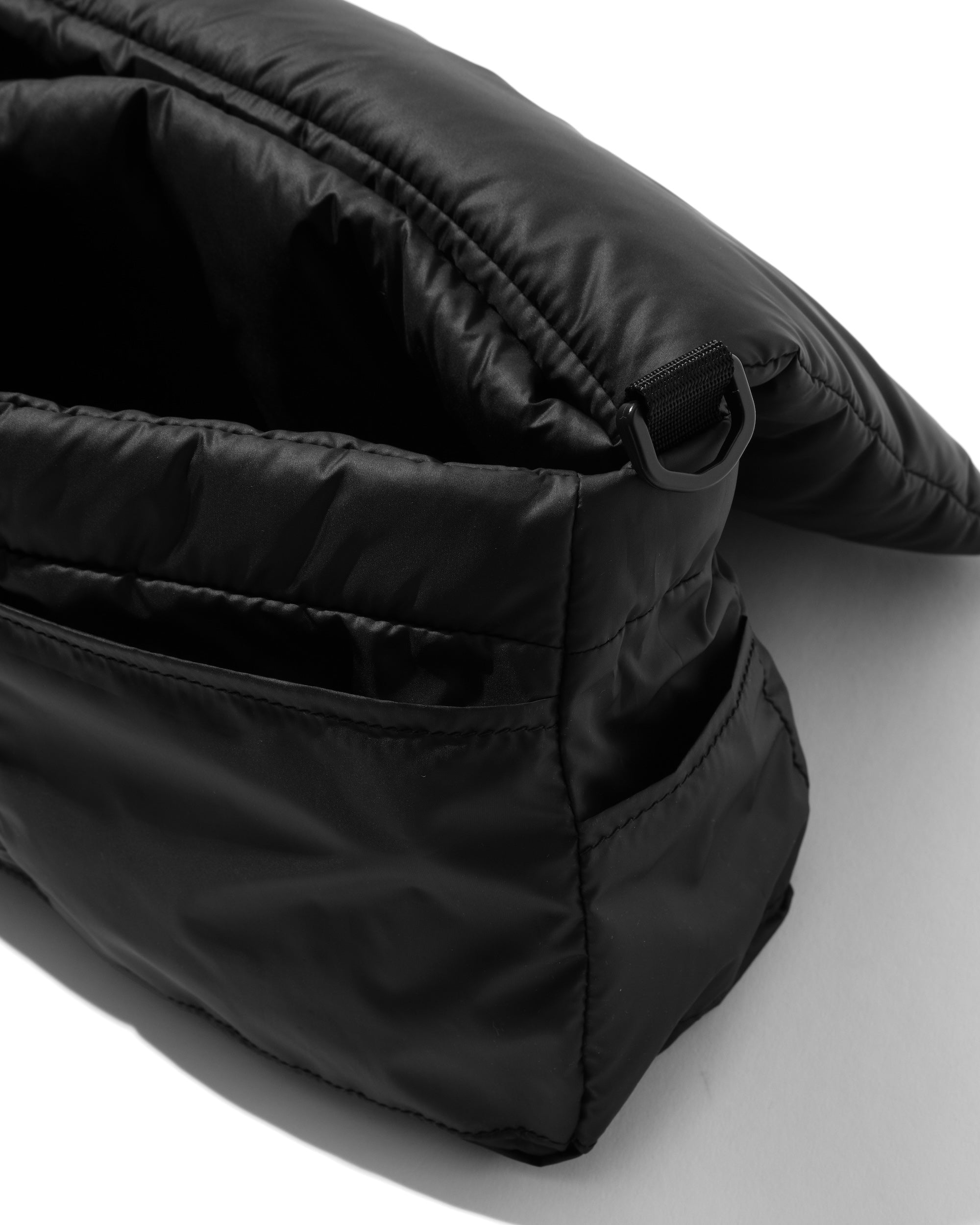 PADDED FLAP HOLIDAY BAG(BLACK)