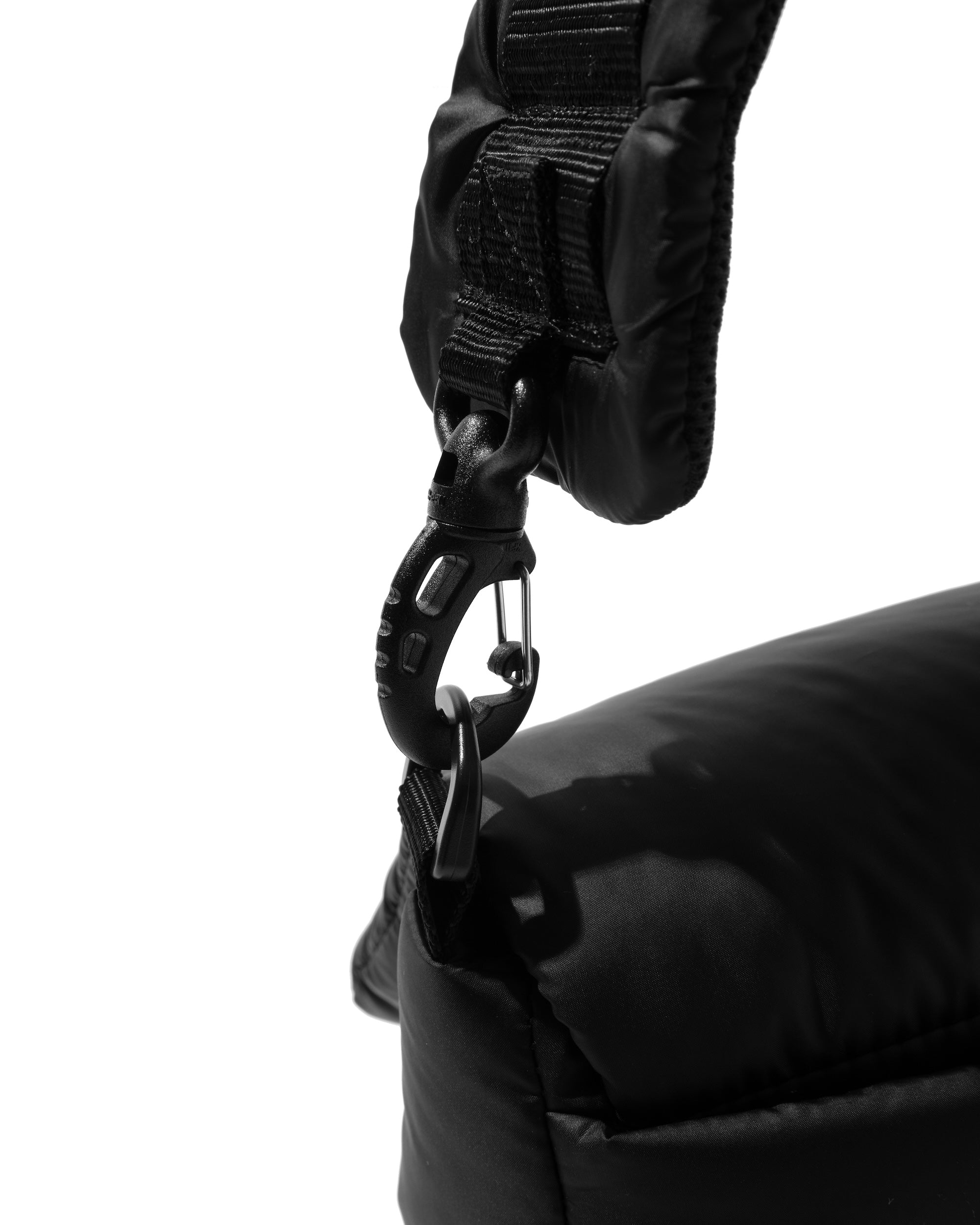 PADDED FLAP HOLIDAY BAG(BLACK)