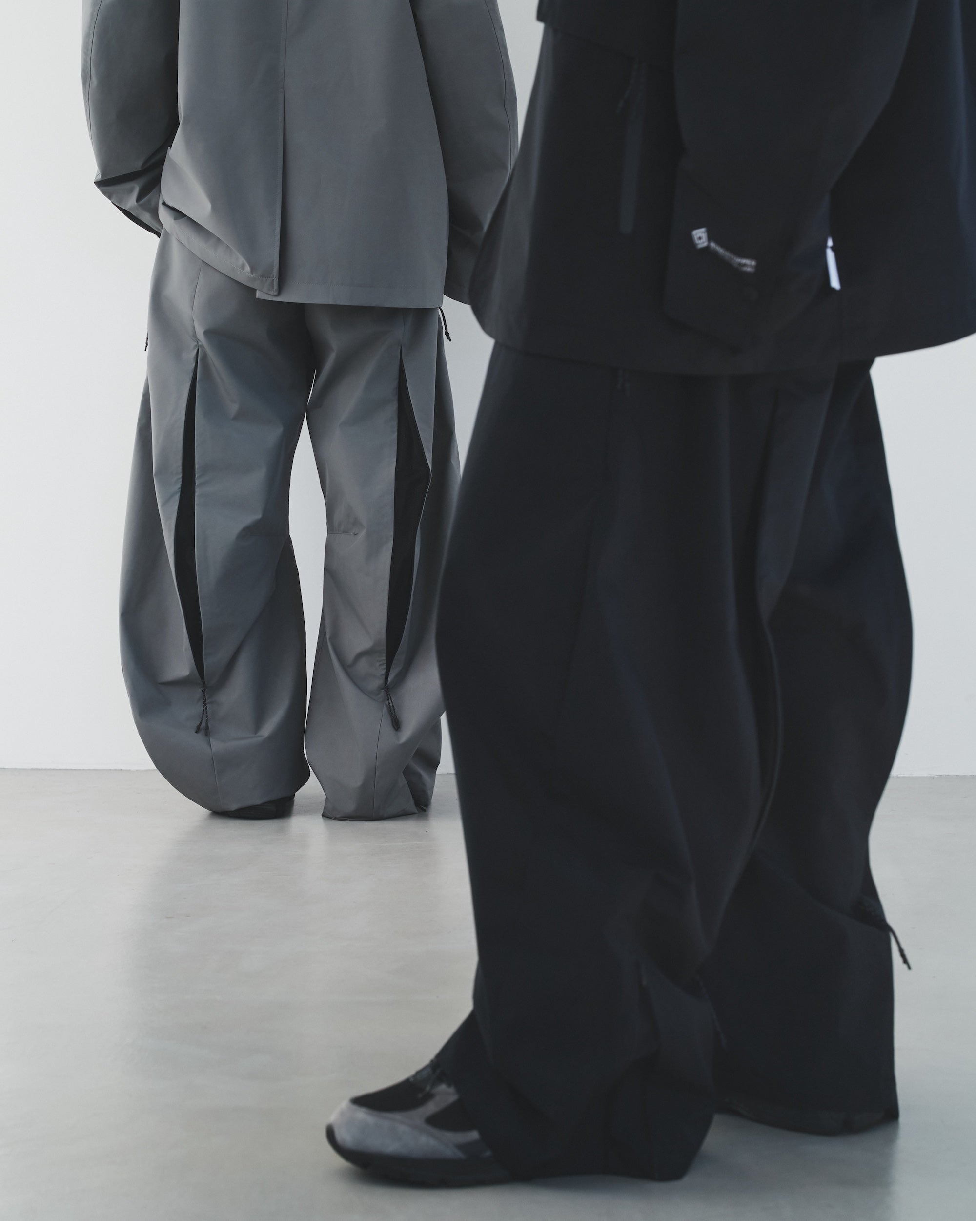 【1.31 SAT 20:00- IN STOCK】+phenix WINDSTOPPER® by GORE-TEX LABS CITY BARREL LEG PANTS (CHARCOAL GRAY)