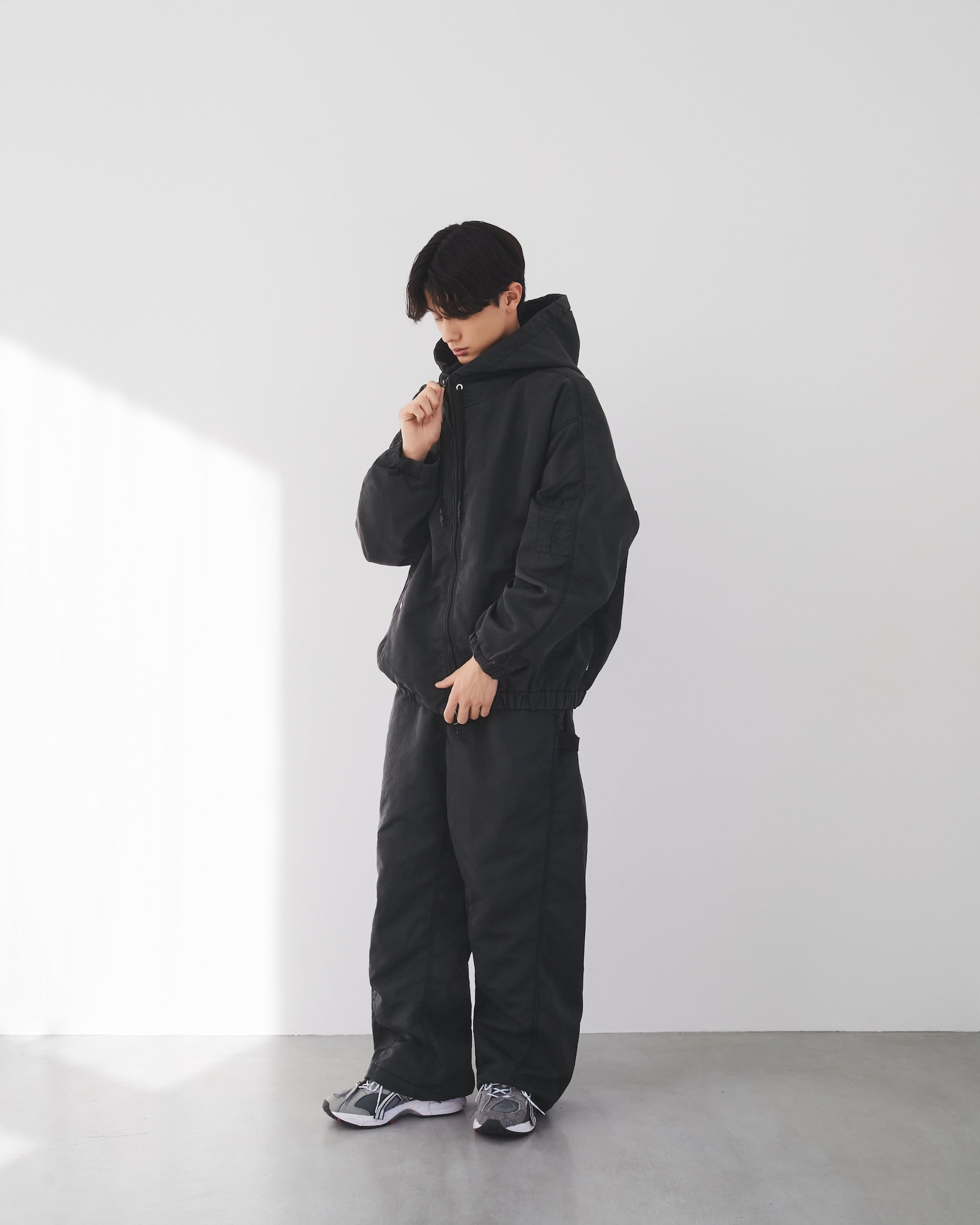 【2.7 SAT 20:00- IN STOCK】FADED FINISH NYLON CITY TWISTED WORKER PANTS (FADE BLACK)