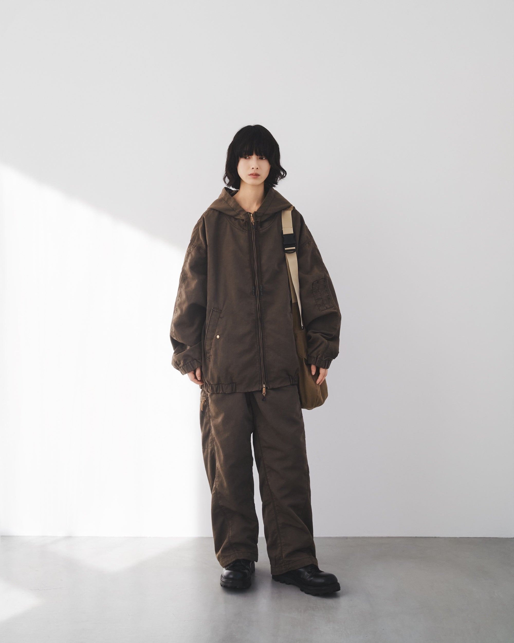 【2.7 SAT 20:00- IN STOCK】FADED FINISH NYLON CITY TWISTED WORKER PANTS (FADE BROWN)