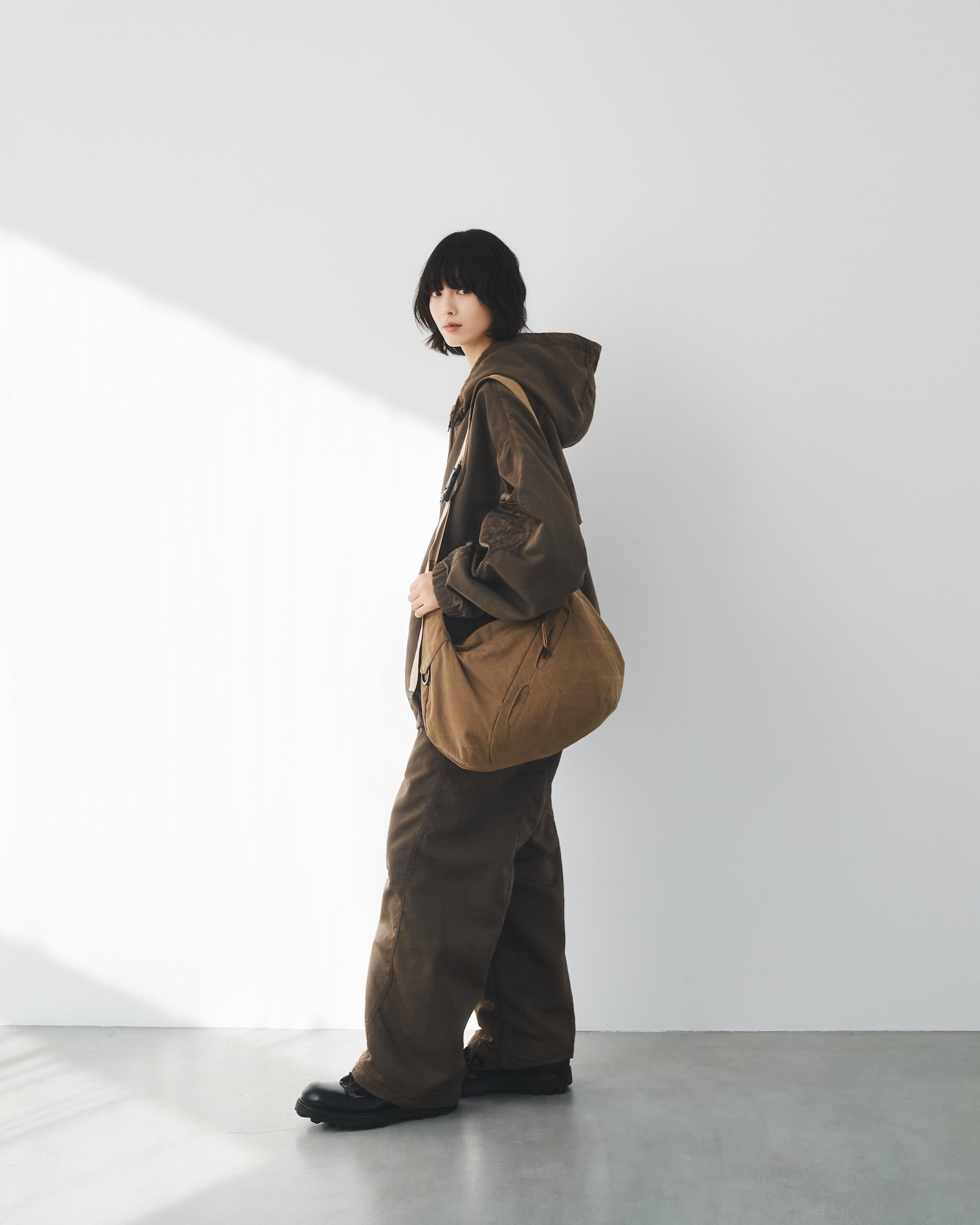 【2.7 SAT 20:00- IN STOCK】FADED FINISH NYLON CITY TWISTED WORKER PANTS (FADE BROWN)