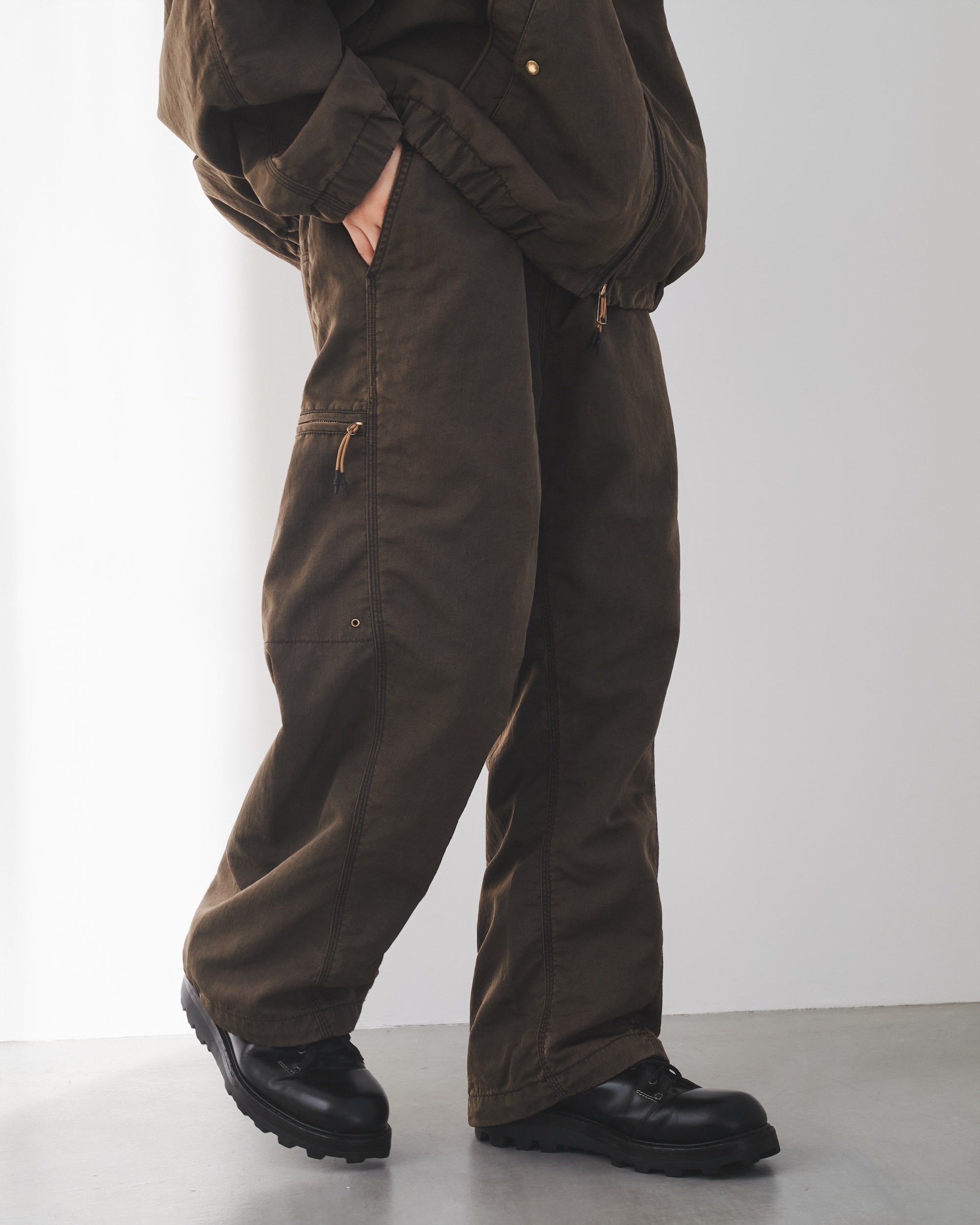 【2.7 SAT 20:00- IN STOCK】FADED FINISH NYLON CITY TWISTED WORKER PANTS (FADE BROWN)