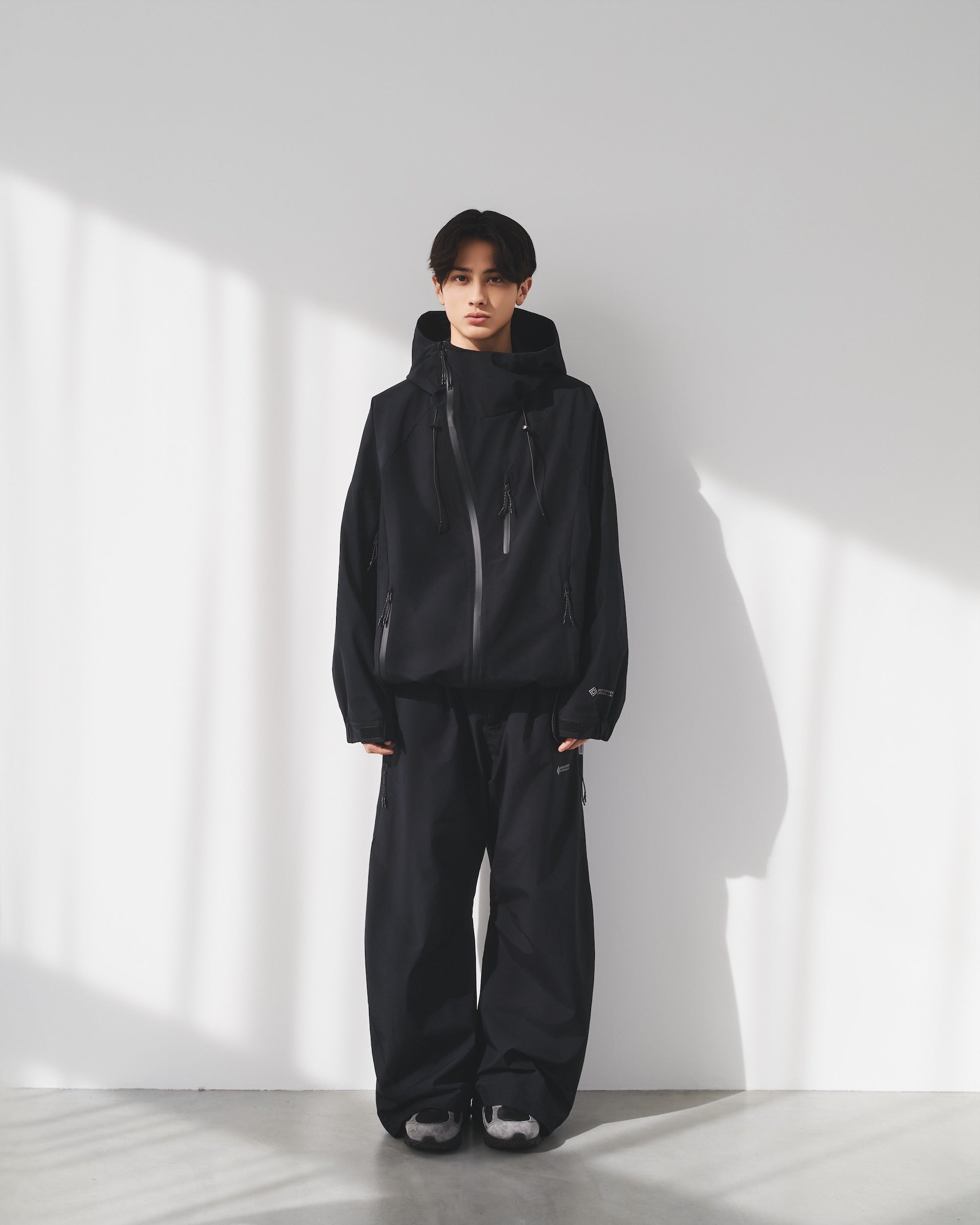 【6.20 SAT 20:00- IN STOCK】 +phenix WINDSTOPPER® by GORE-TEX LABS CITY BARREL LEG PANTS (BLACK×WHITE)