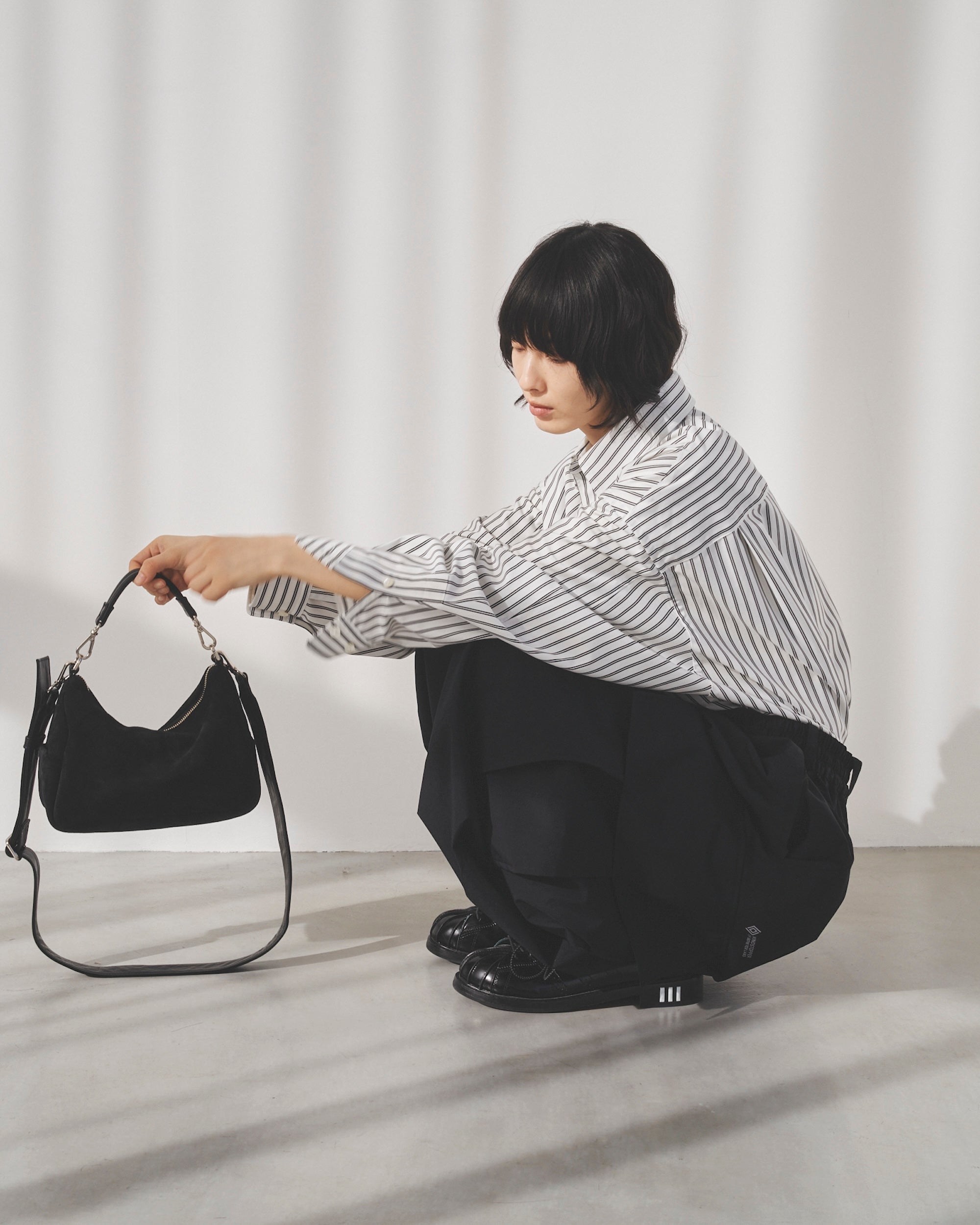 SUEDE DAYOFF BAG MINI (BLACK)