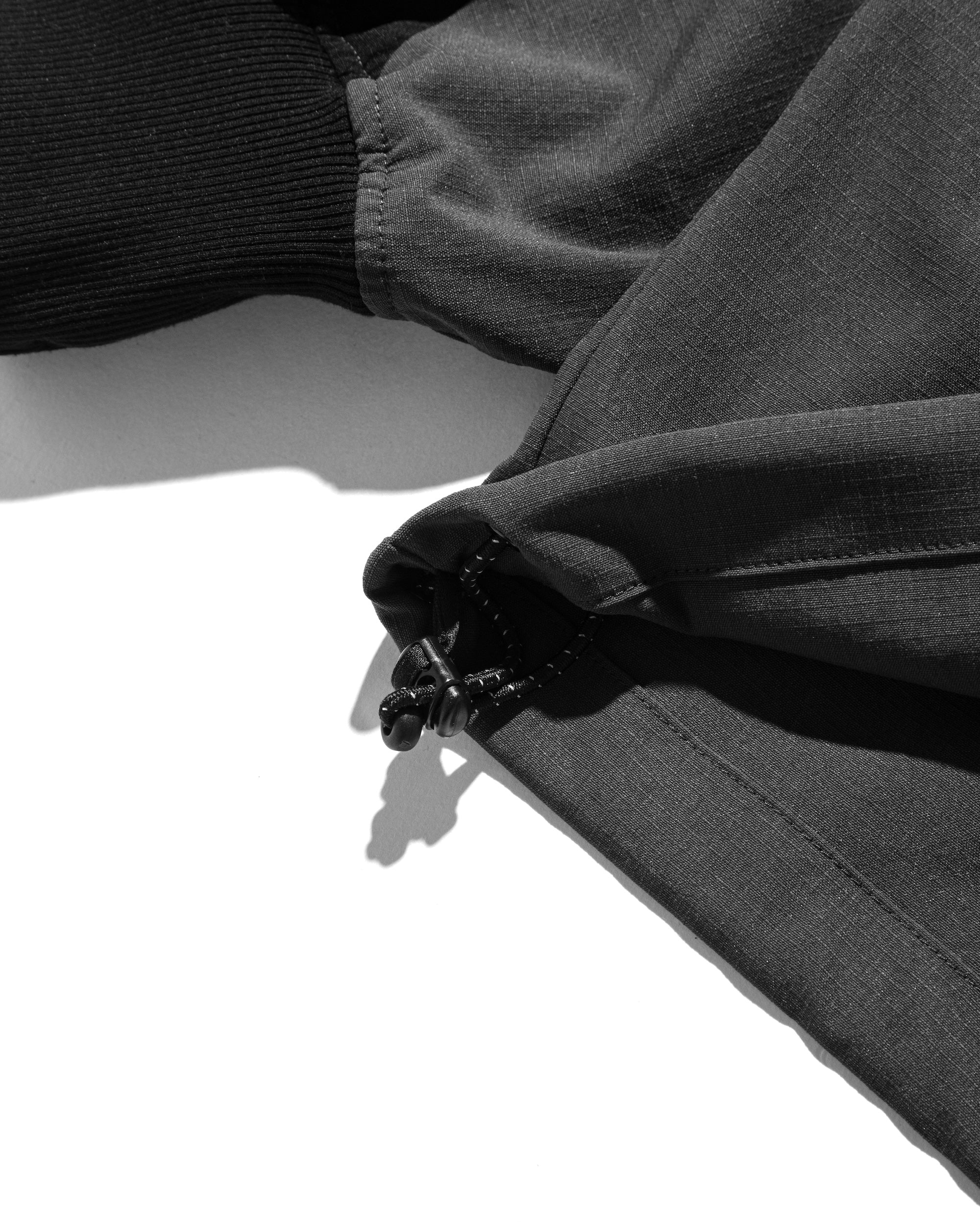 【5.3 SAT 20:00- IN STOCK】ACTIVE CITY PULLOVER (CHARCOAL×BLACK)