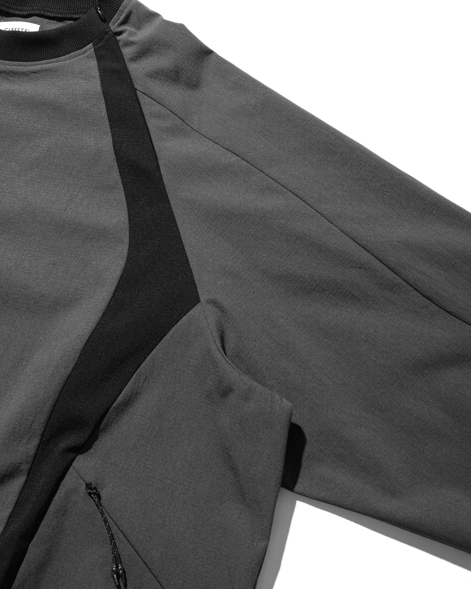 【5.3 SAT 20:00- IN STOCK】ACTIVE CITY PULLOVER (CHARCOAL×BLACK)