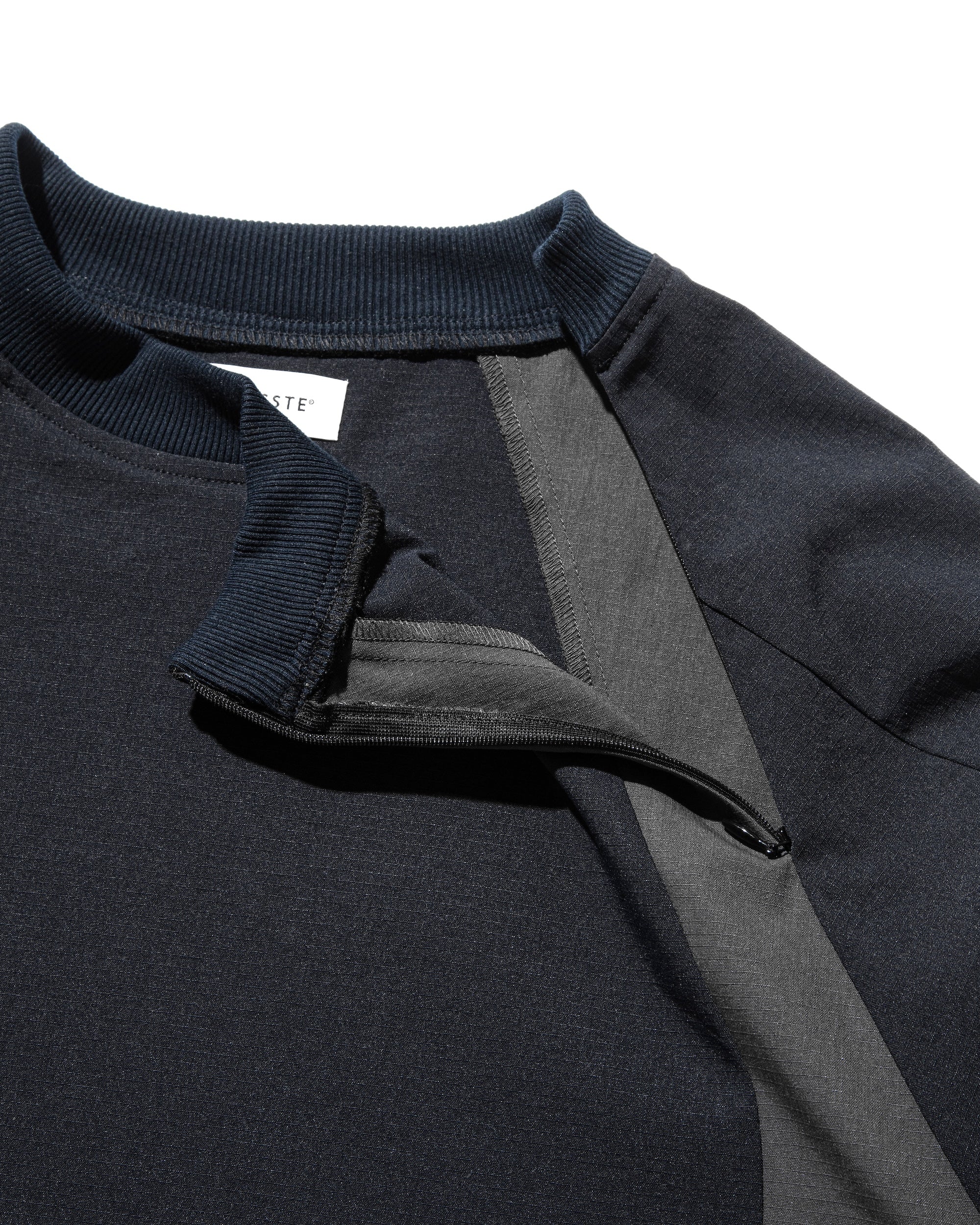 【5.3 SAT 20:00- IN STOCK】ACTIVE CITY PULLOVER (NAVY×CHARCOAL)