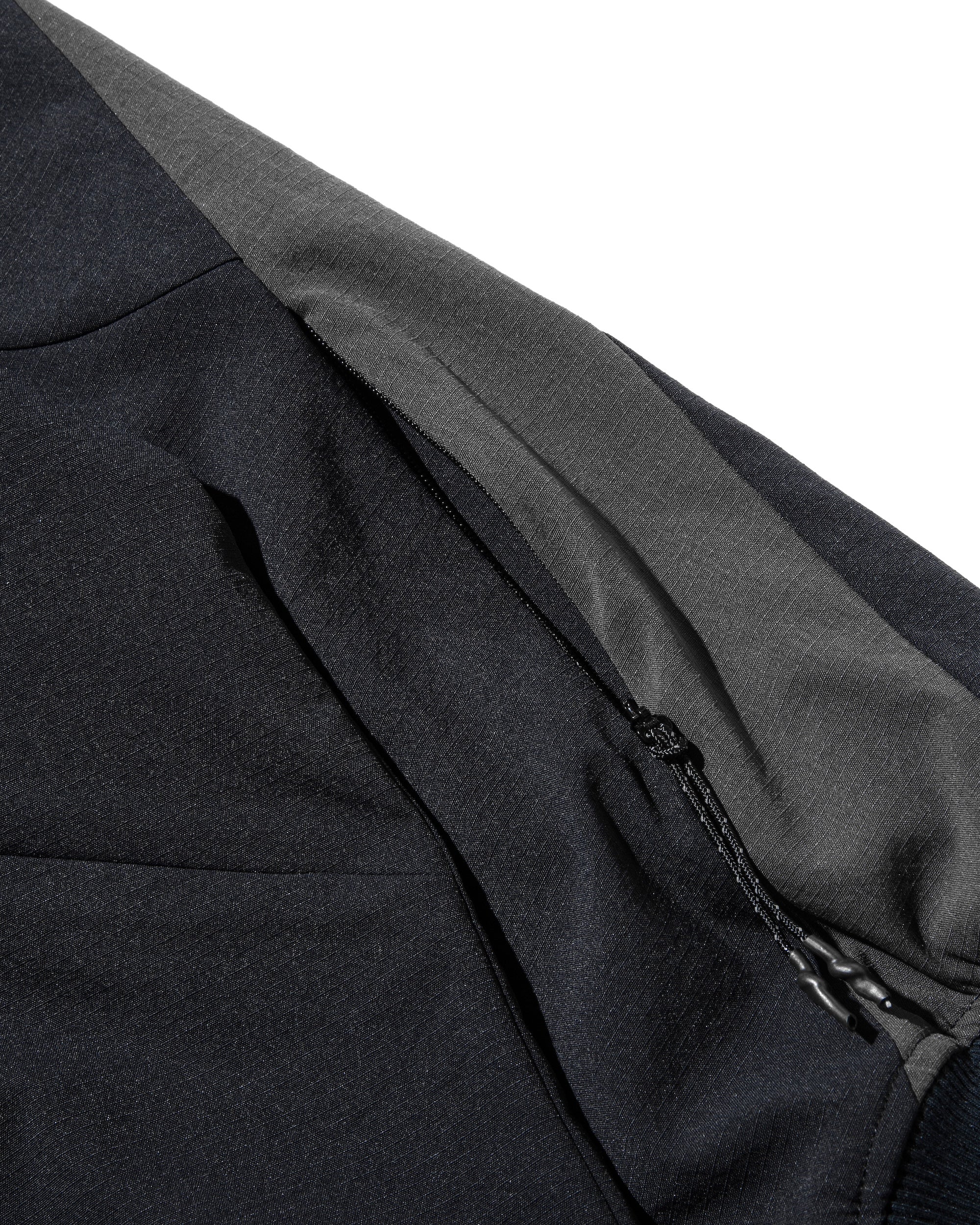 【5.3 SAT 20:00- IN STOCK】ACTIVE CITY PULLOVER (NAVY×CHARCOAL)