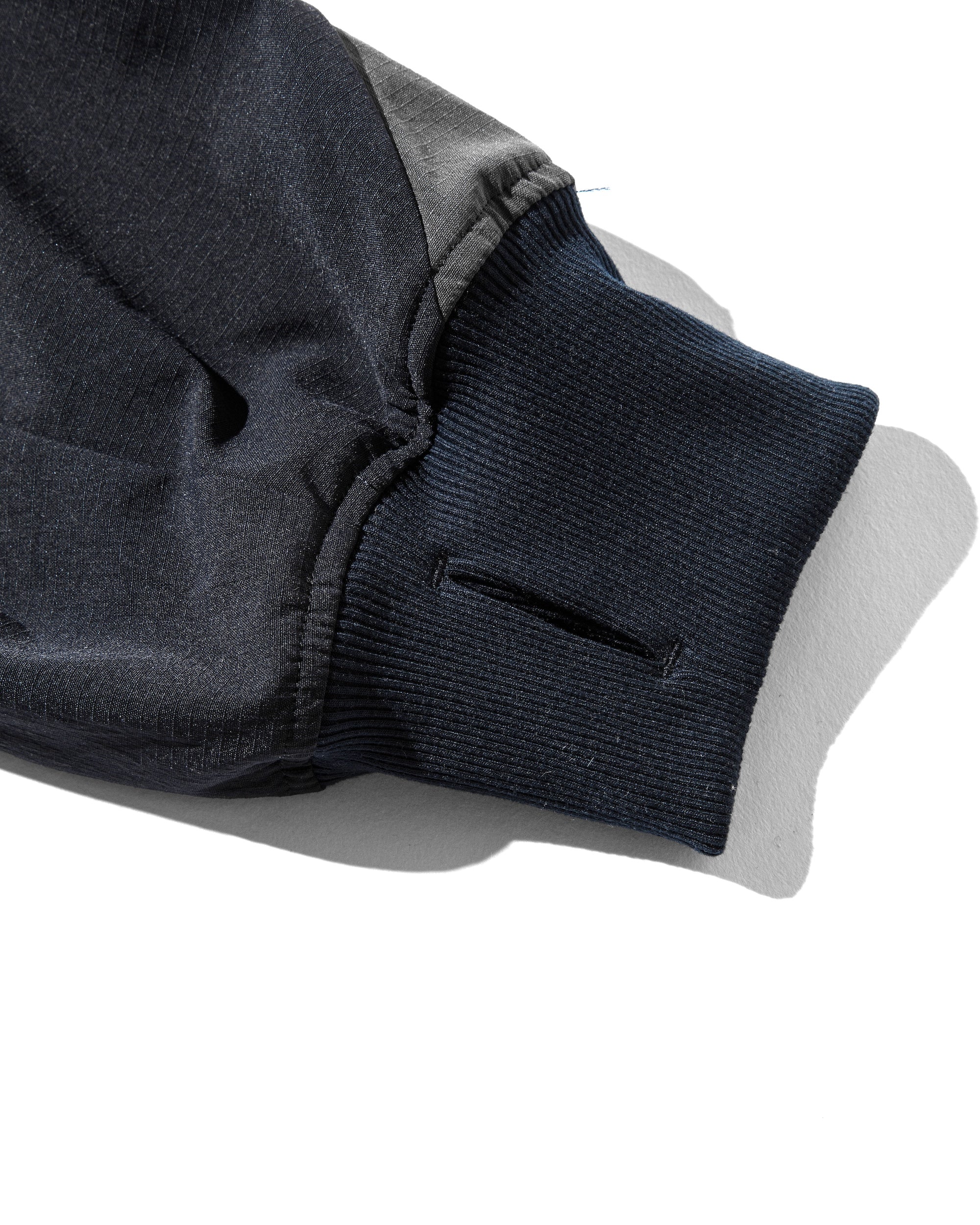 【5.3 SAT 20:00- IN STOCK】ACTIVE CITY PULLOVER (NAVY×CHARCOAL)
