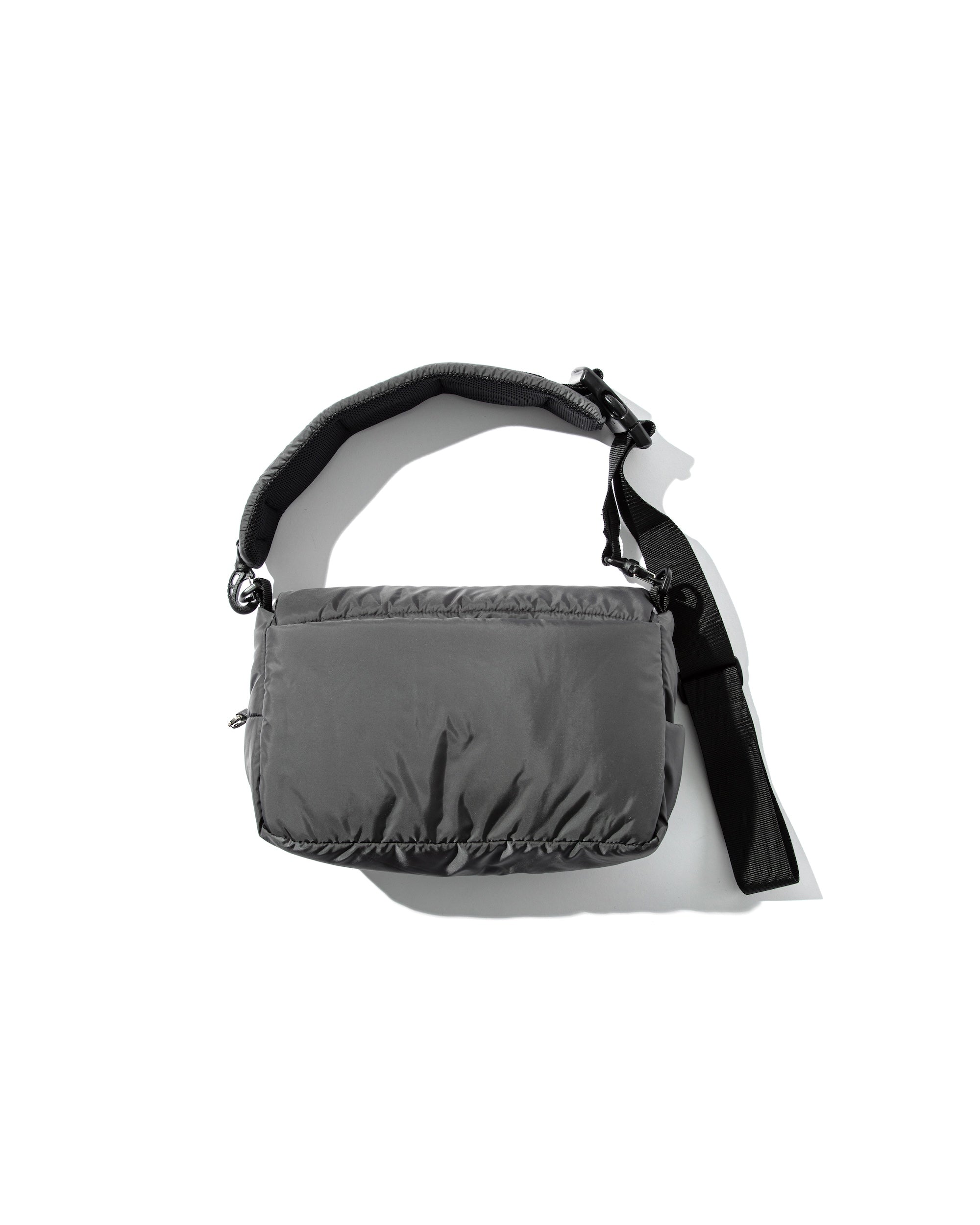 PADDED FLAP HOLIDAY BAG(CHARCOAL).